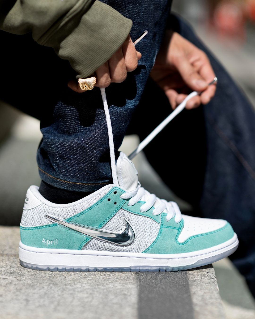 NIKE SB DUNK LOW APRIL SKATEBOARDS
