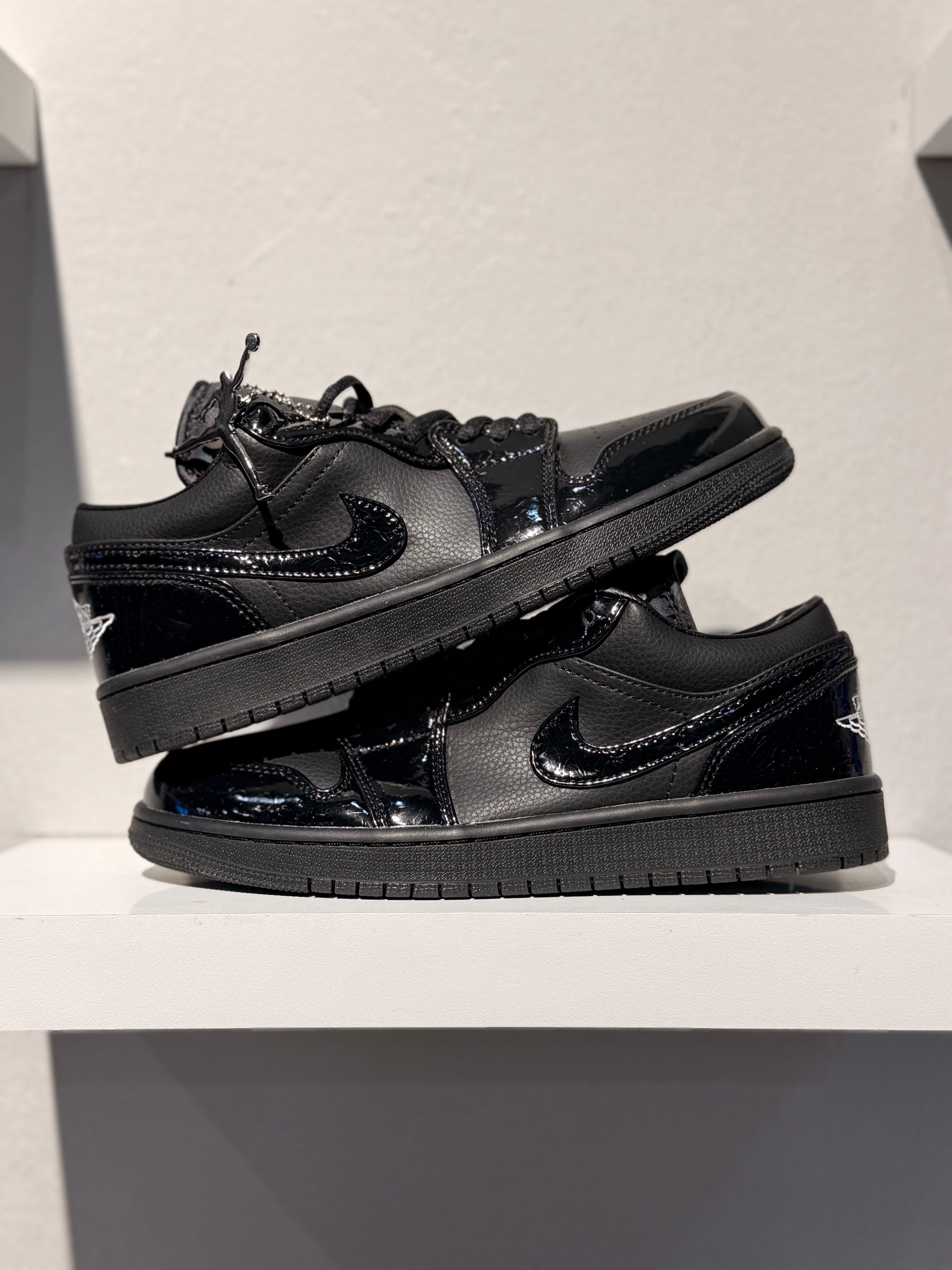 NIKE AIR JORDAN 1 LOW SE PATENT ELEPHANT BLACK