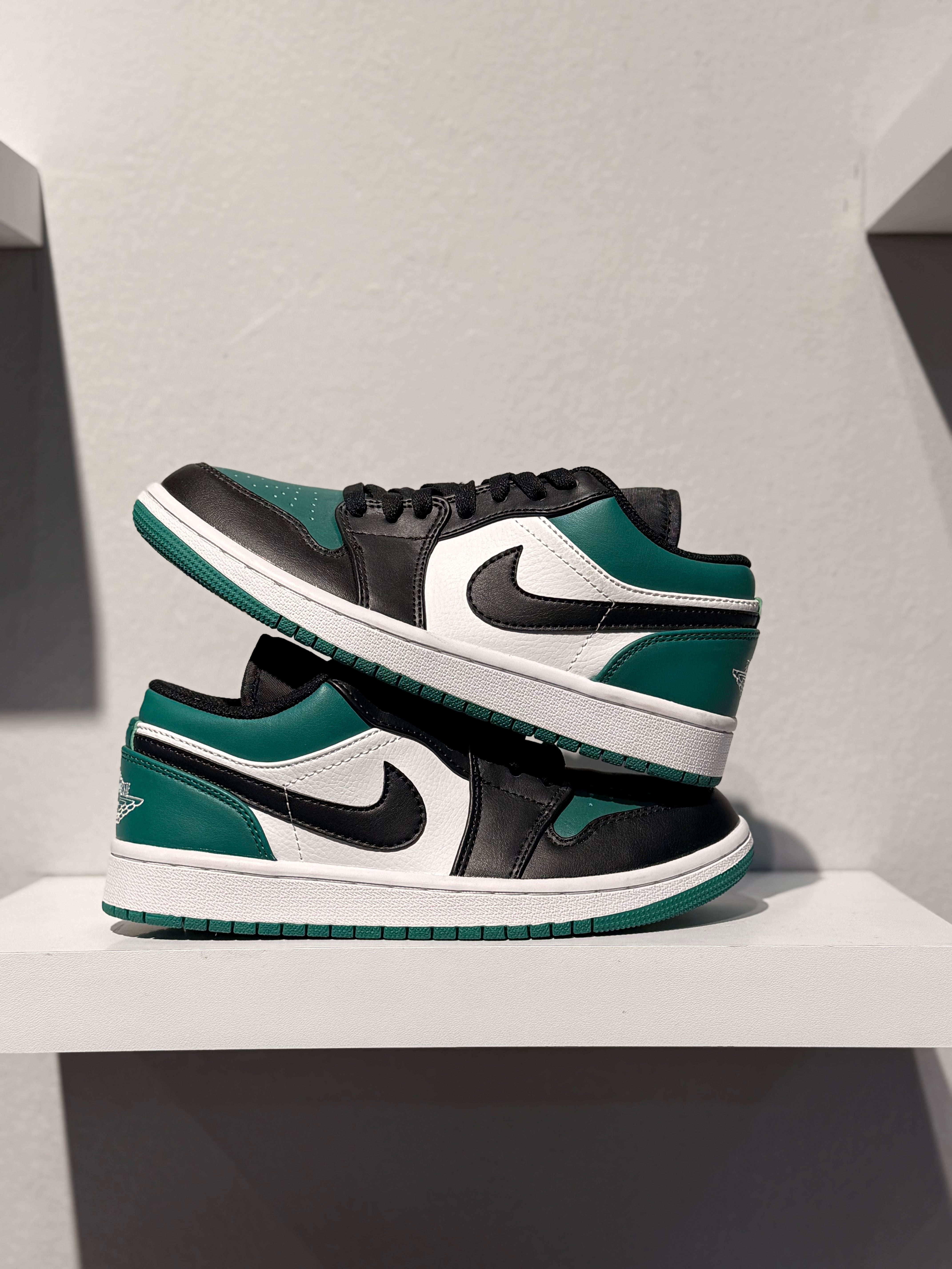NIKE AIR JORDAN 1 LOW GREEN TOE