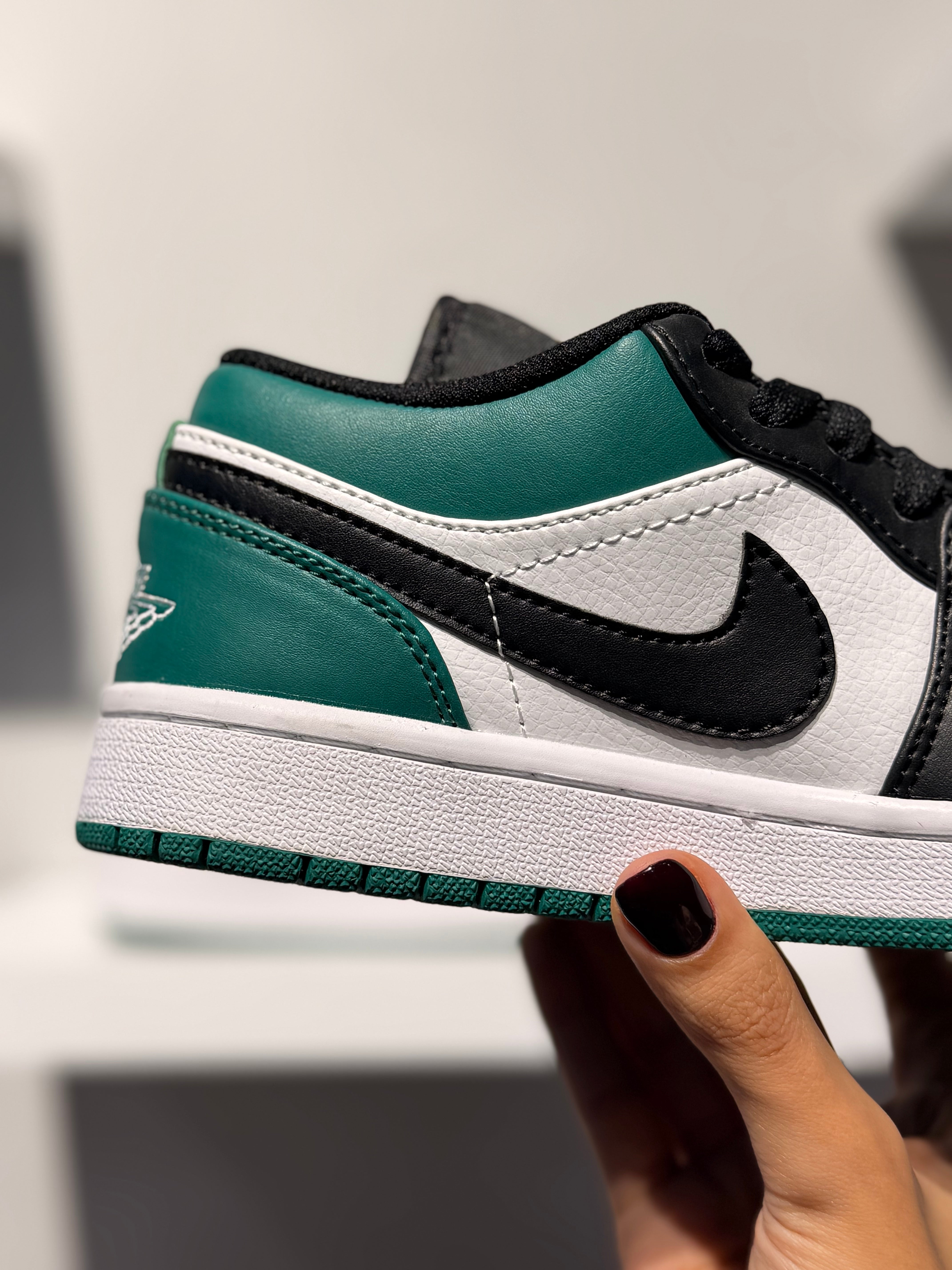 NIKE AIR JORDAN 1 LOW GREEN TOE