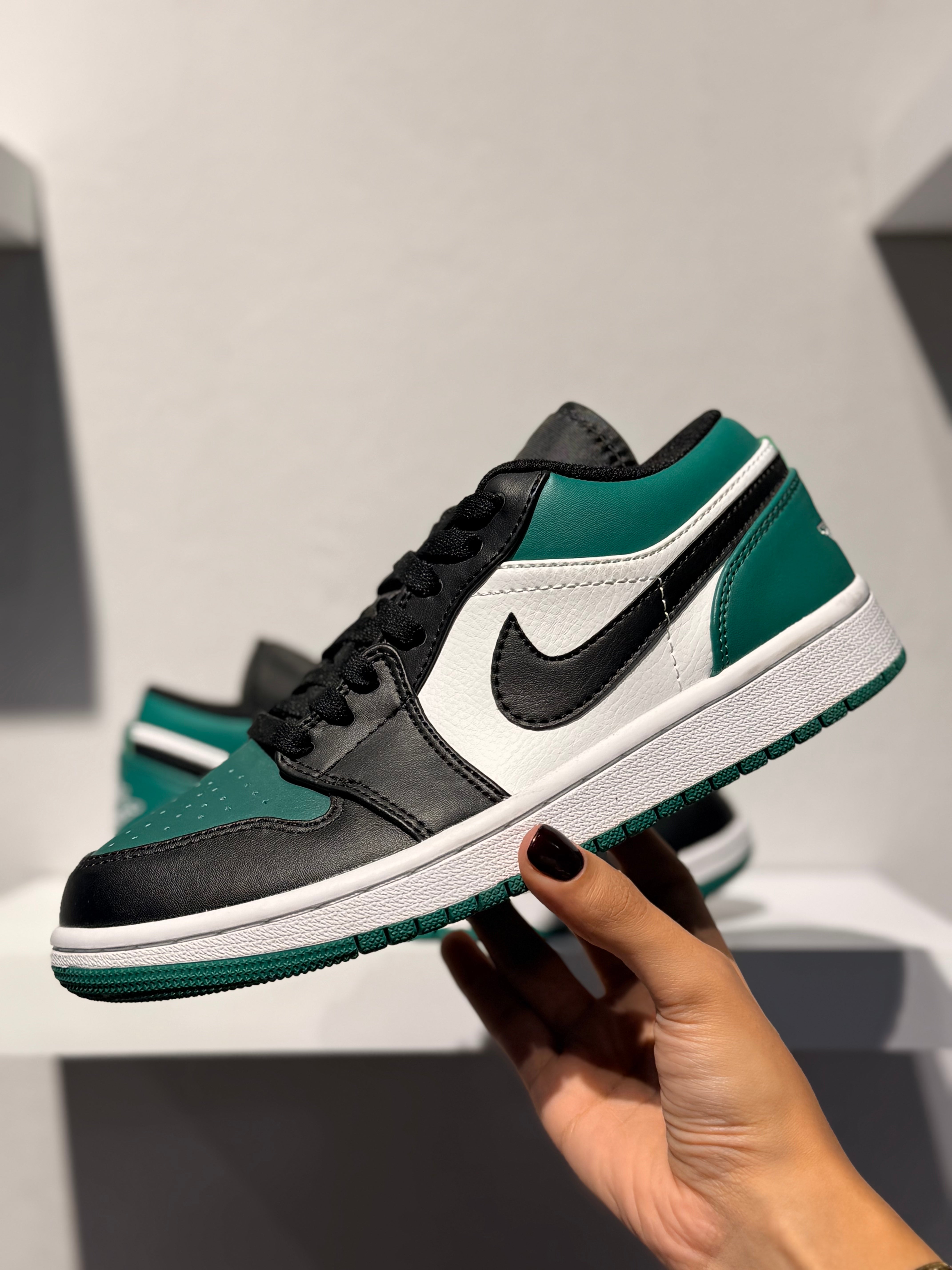 NIKE AIR JORDAN 1 LOW GREEN TOE