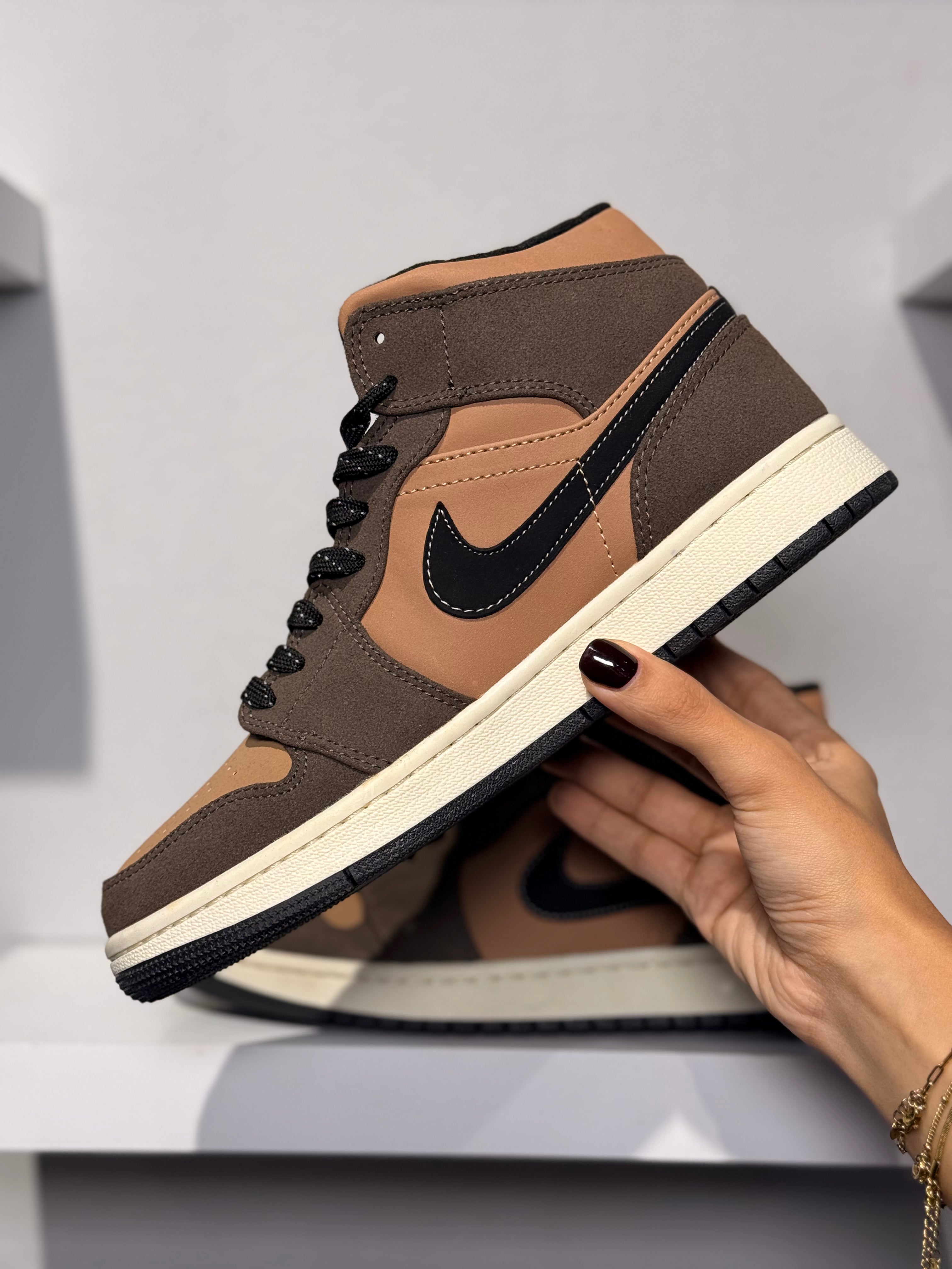 NIKE AIR JORDAN 1 MID SE DARK CHOCOLATE