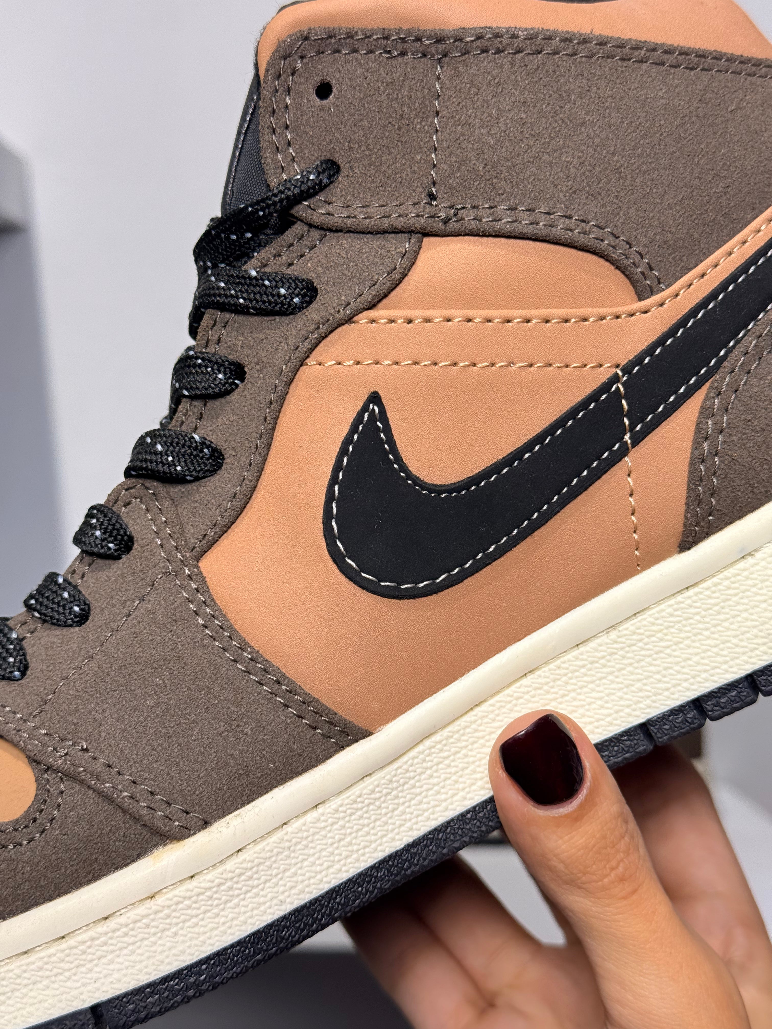 NIKE AIR JORDAN 1 MID SE DARK CHOCOLATE