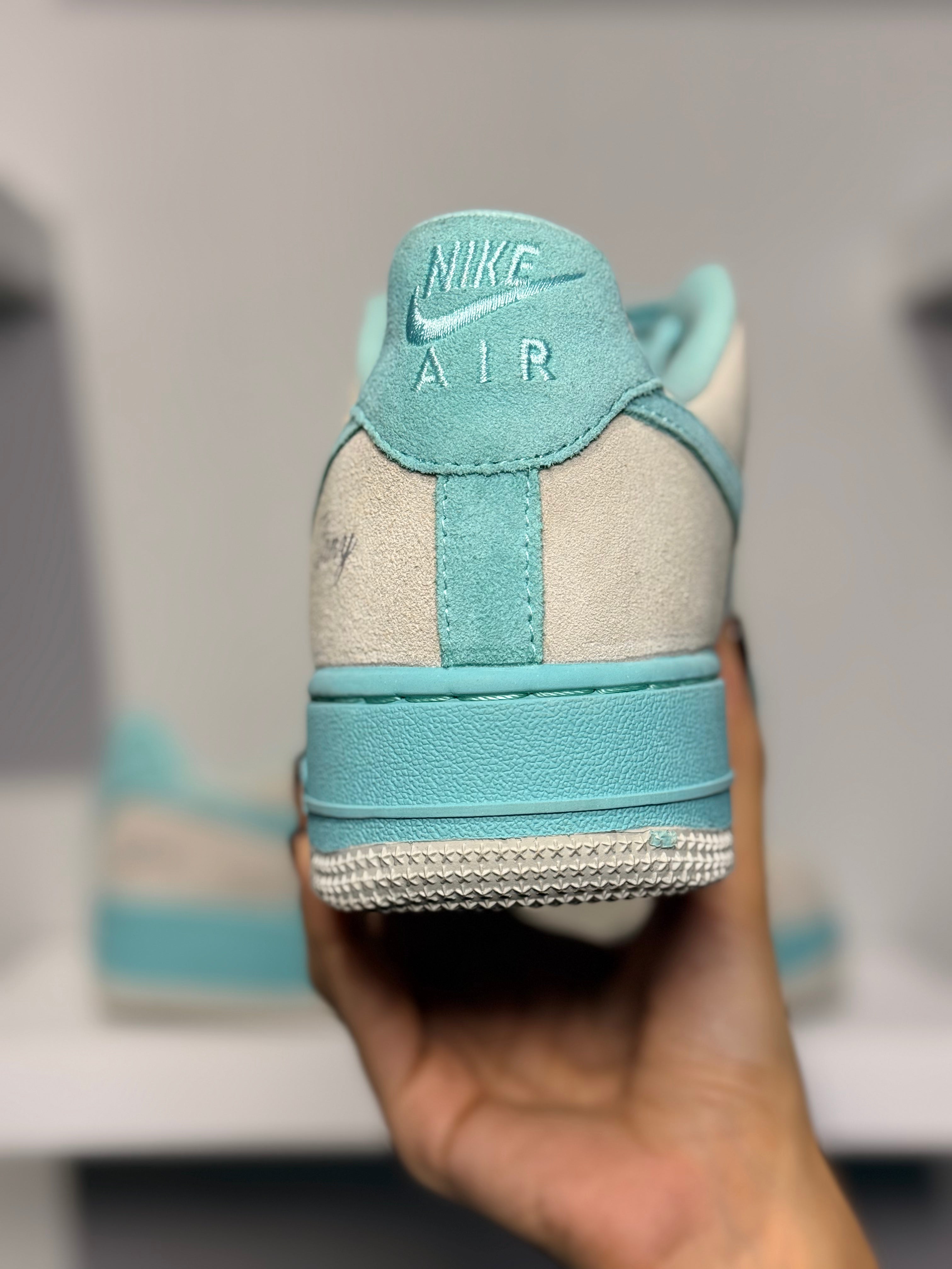 NIKE AIR FORCE 1 TIFFANY & CO