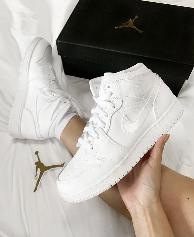 NIKE AIR JORDAN 1 MID TRIPLE WHITE