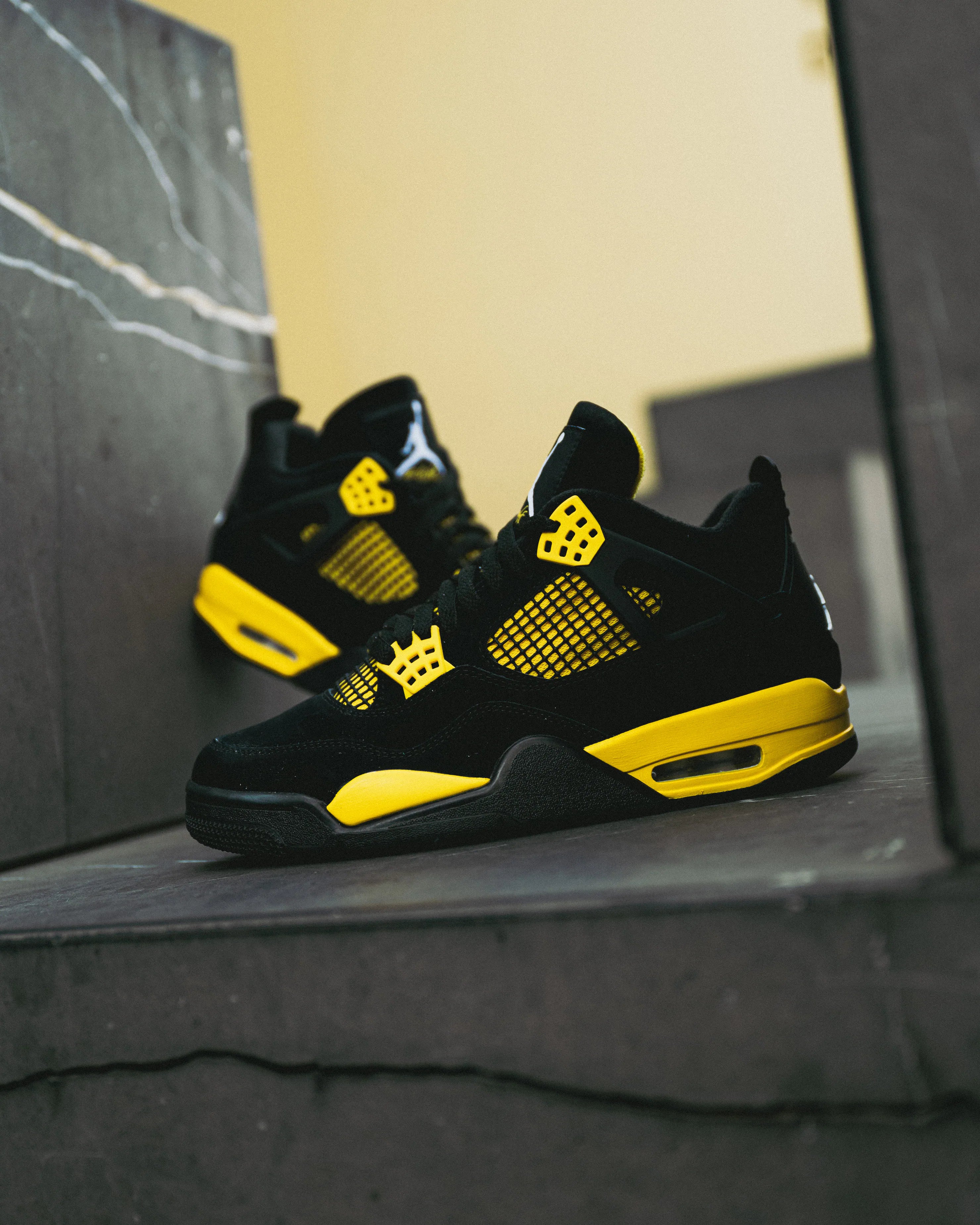 NIKE AIR JORDAN 4 RETRO YELLOW THUNDER