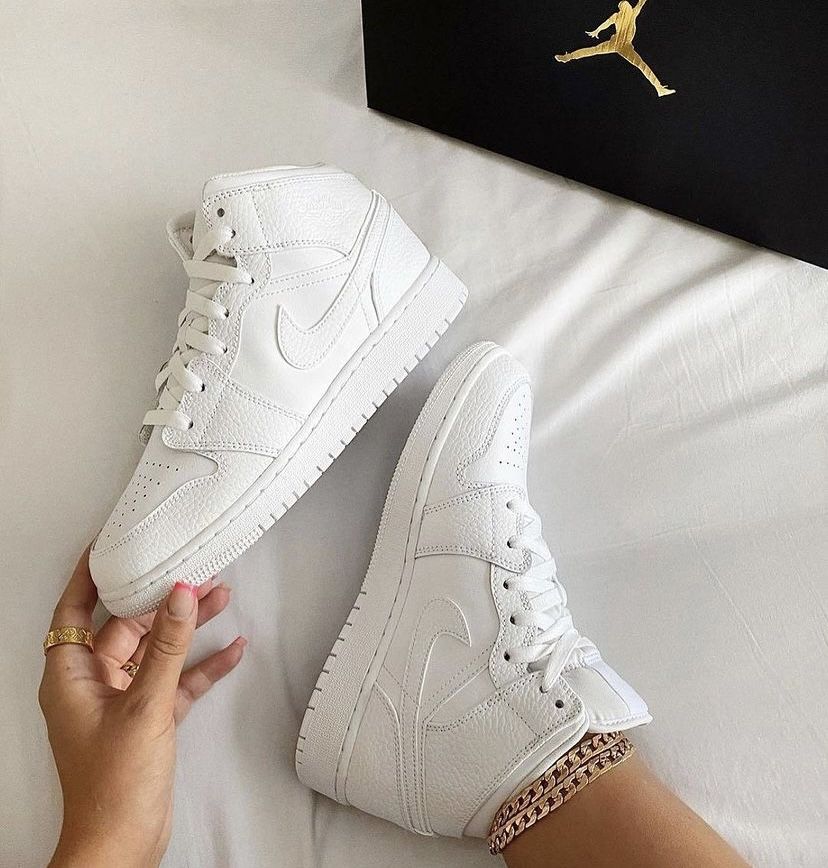 NIKE AIR JORDAN 1 MID TRIPLE WHITE