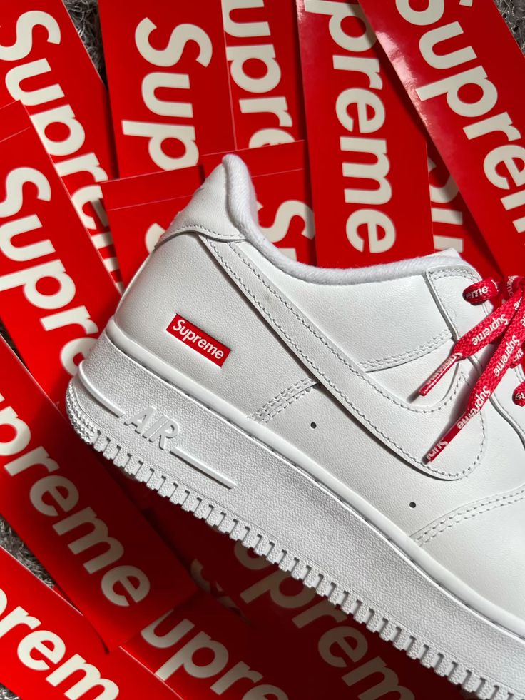 NIKE AIR FORCE 1 LOW WHITE SUPREME