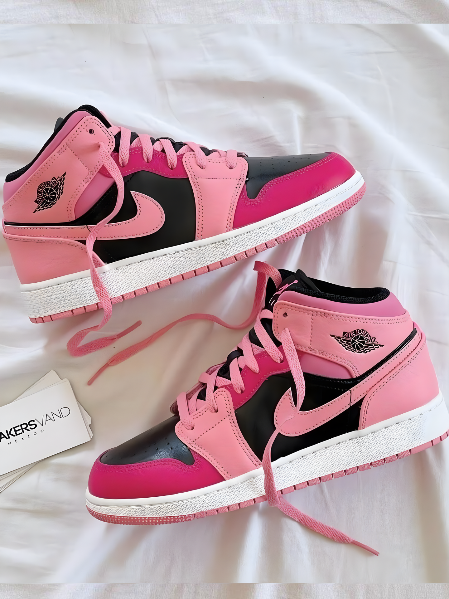 AIR JORDAN 1 MID CORAL CHALK