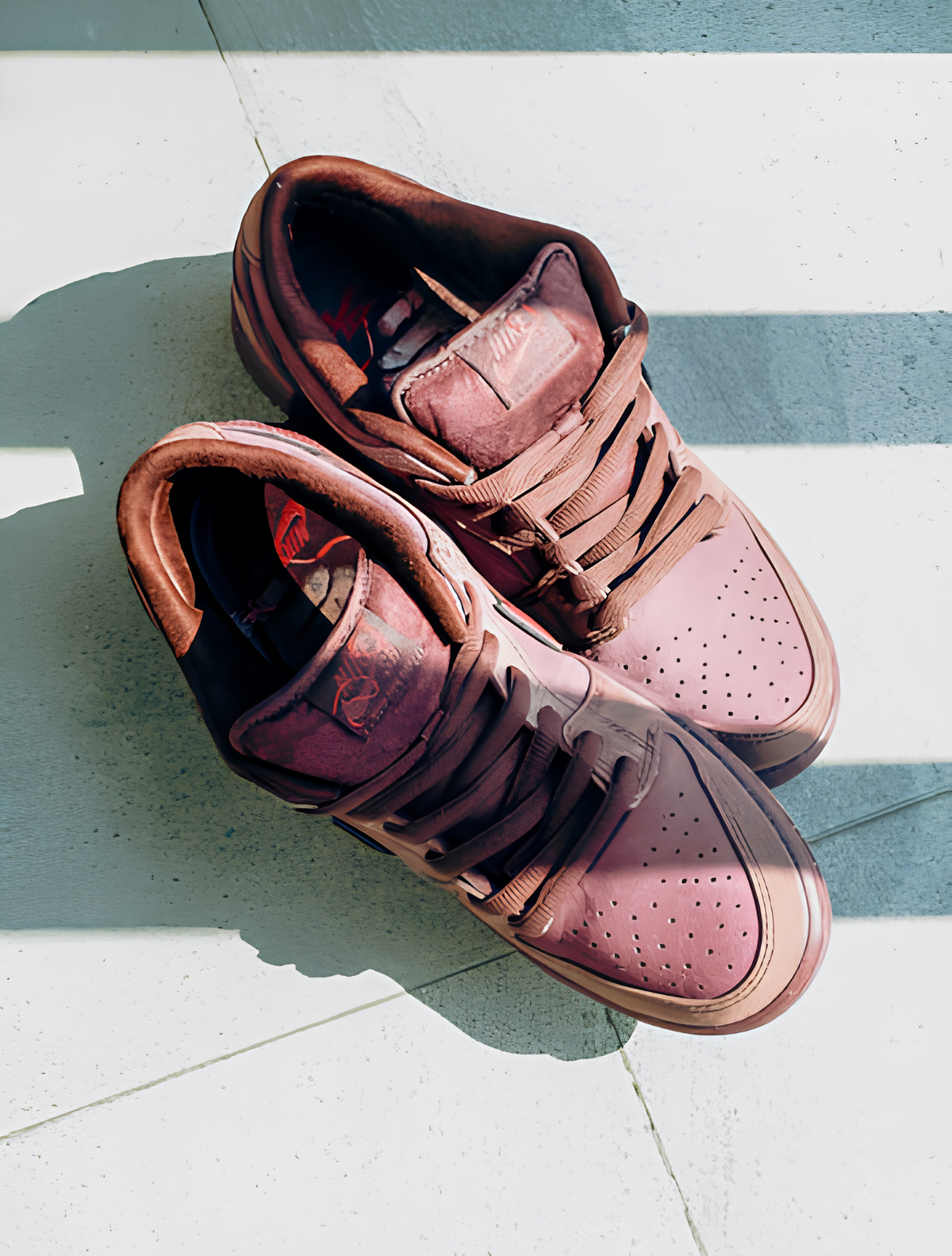NIKE SB DUNK LOW PRO BURGUNDY CRUSH CITY OF LOVE