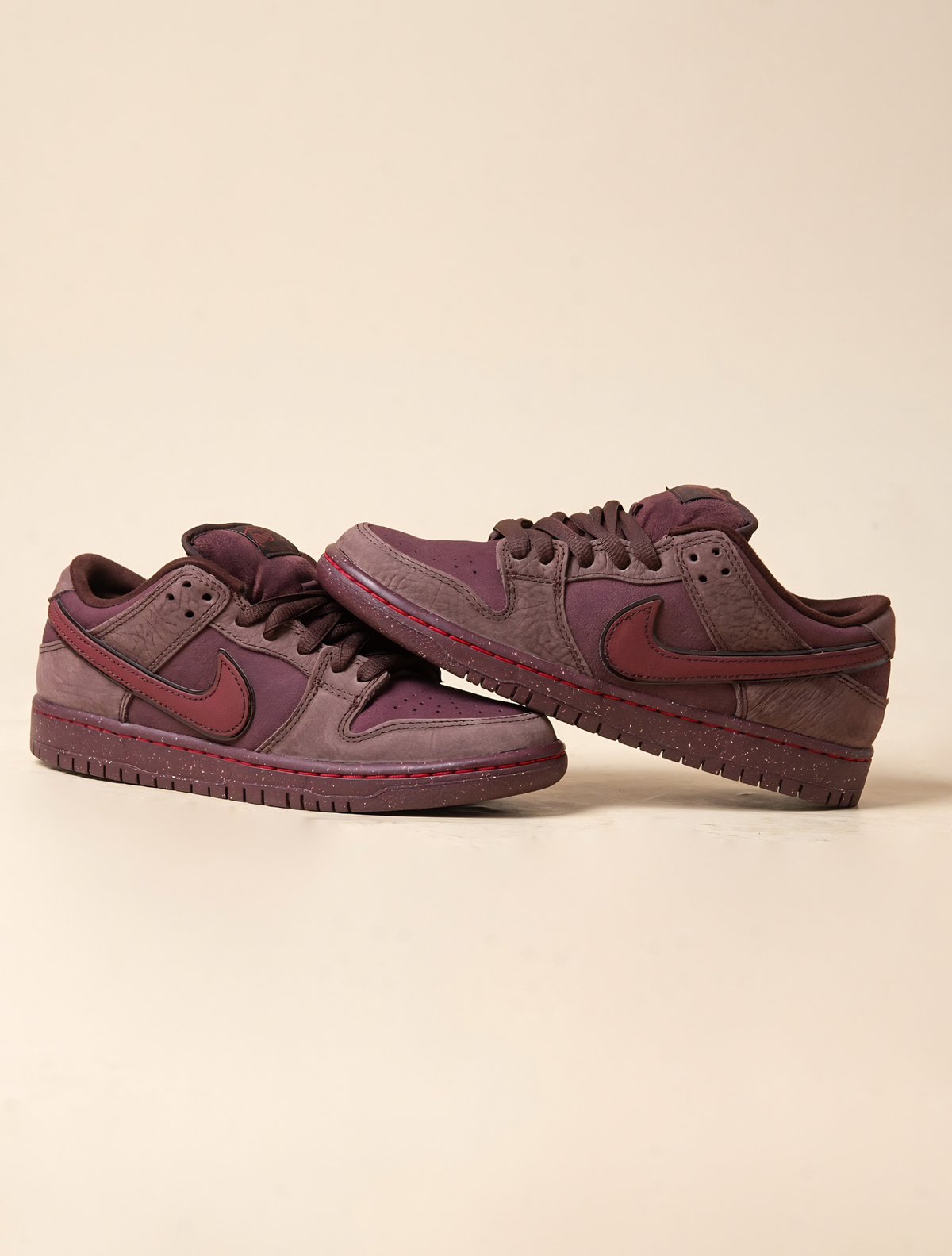 NIKE SB DUNK LOW PRO BURGUNDY CRUSH CITY OF LOVE