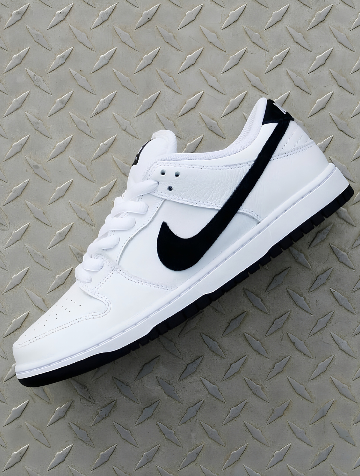 NIKE DUNK LOW PRO WHITE BLACK