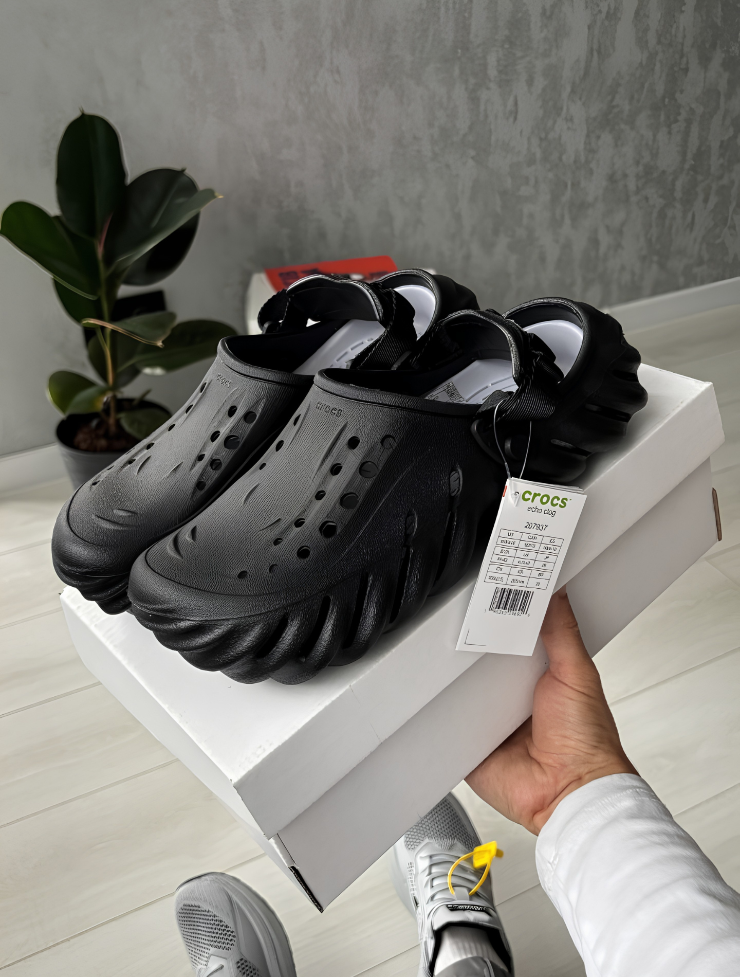 CROCS ECHO CLOG BLACK