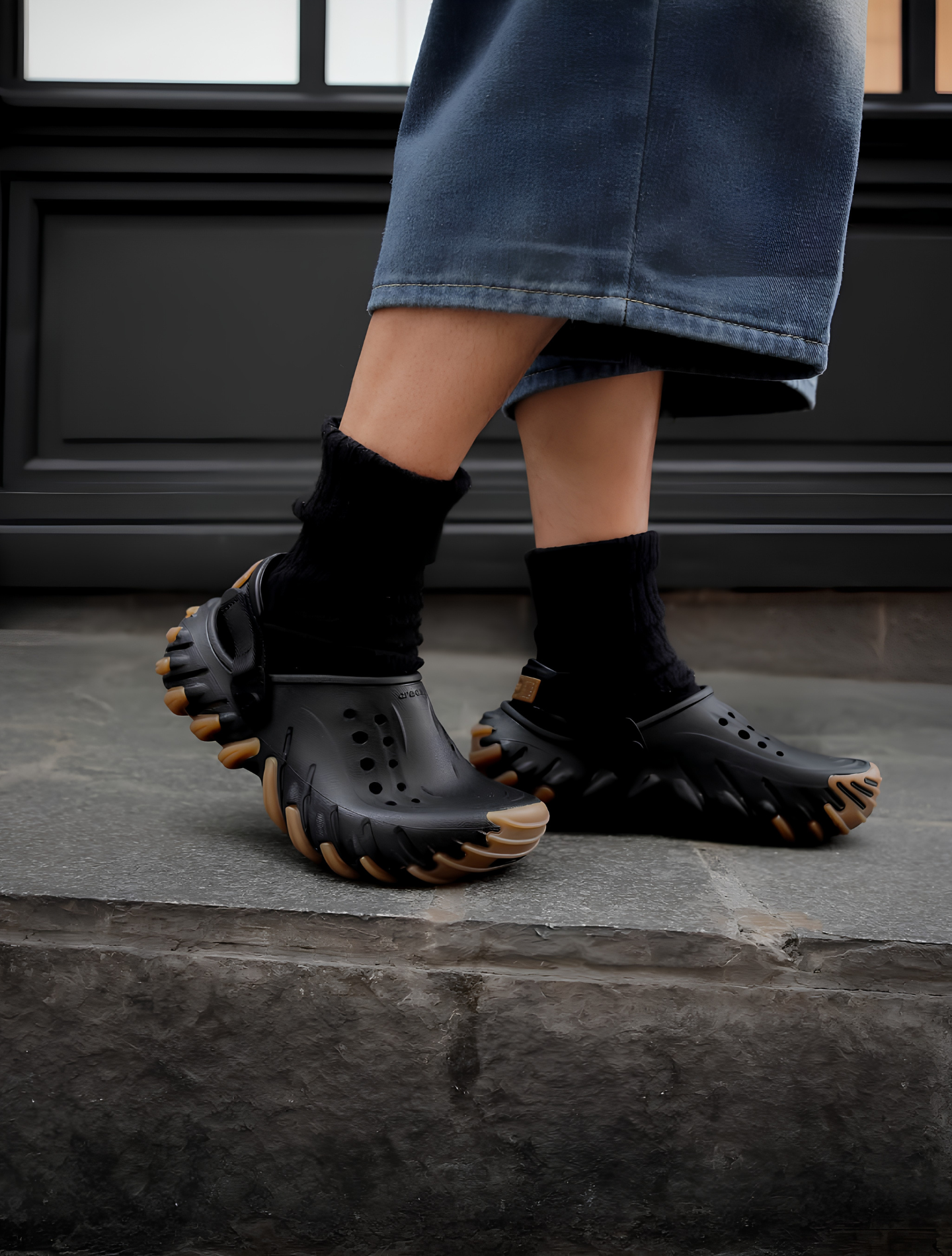CROCS ECHO GUM CLOG BLACK