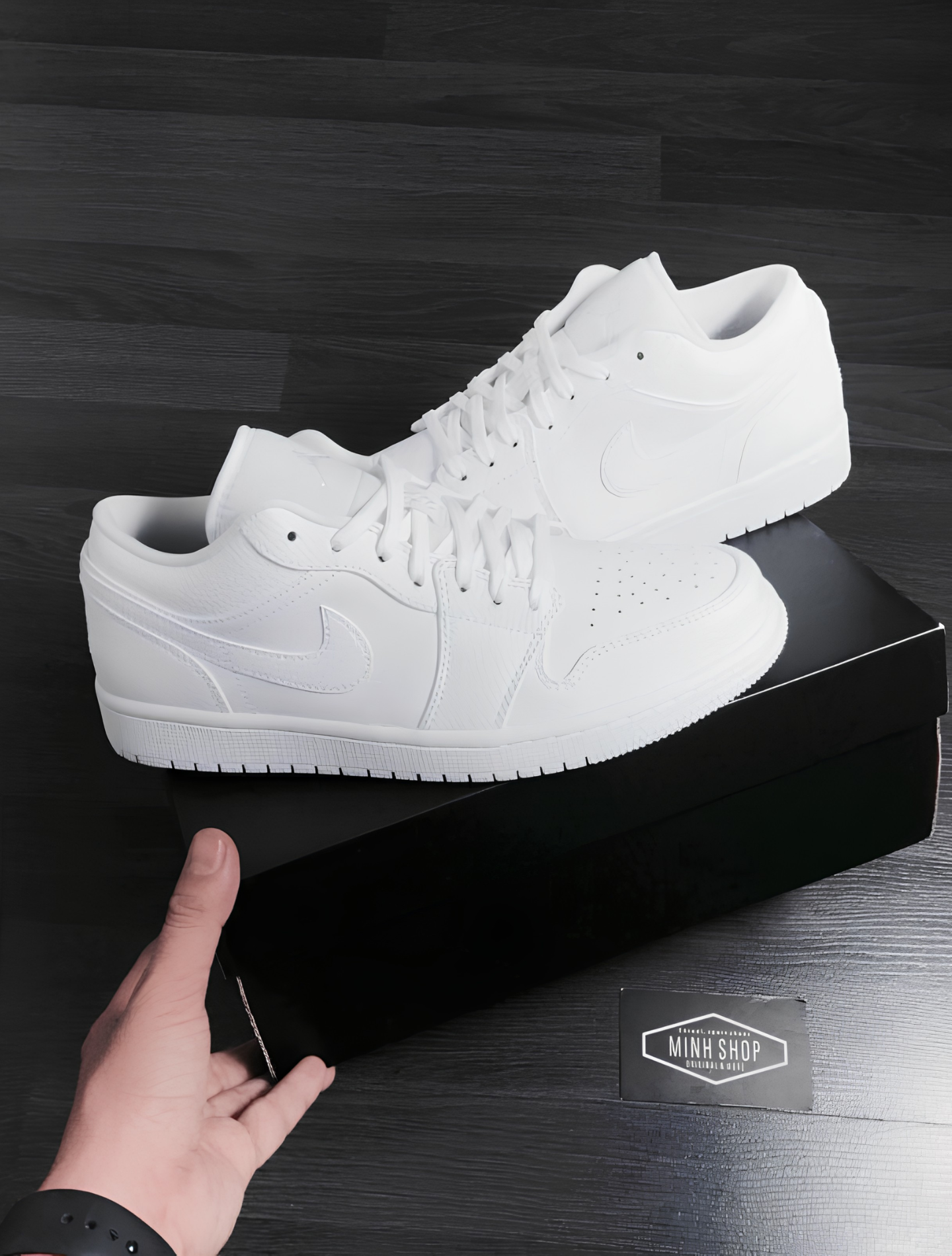 NIKE AIR JORDAN LOW TRIPLE WHITE