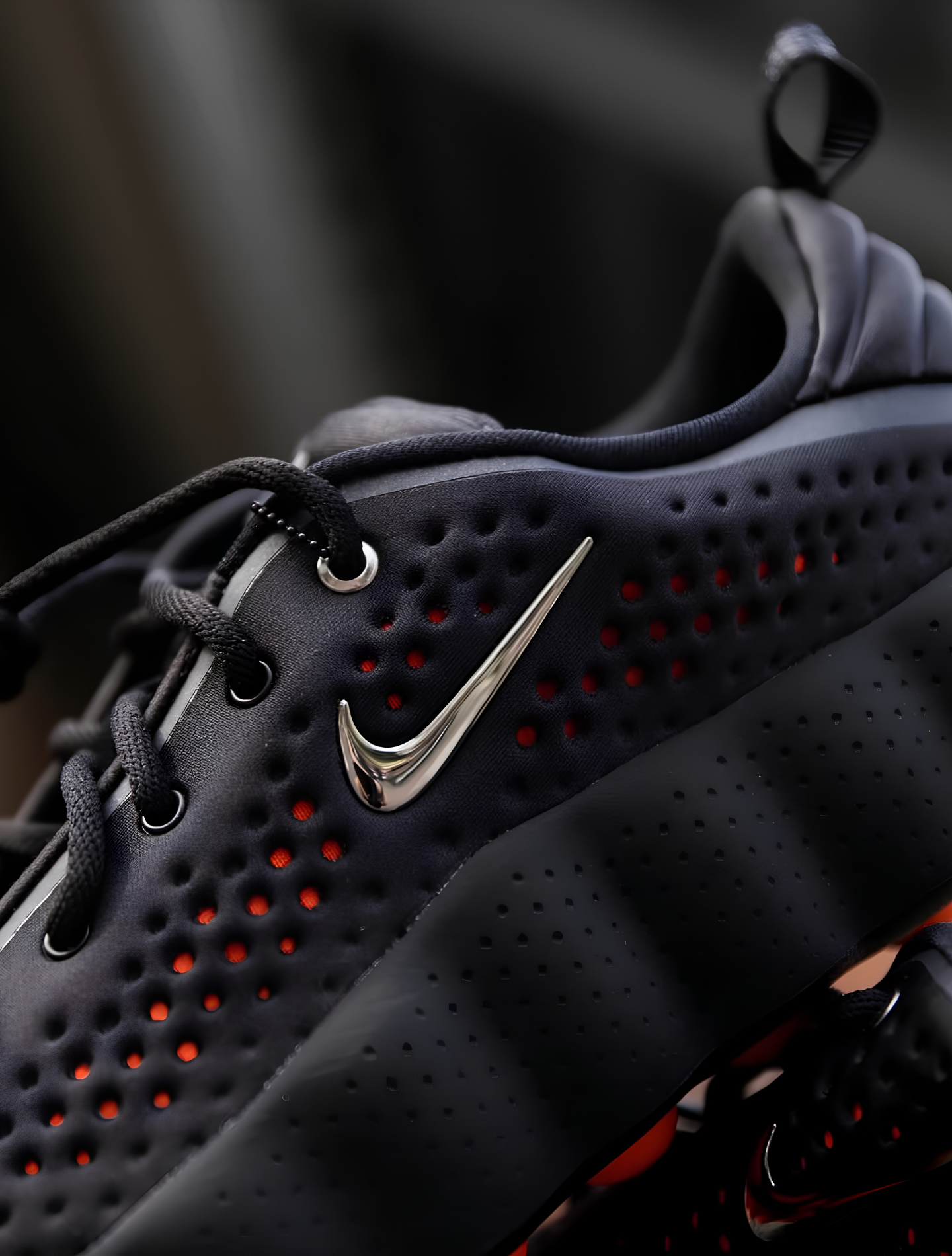 NIKE MIND 002 BLACK HYPER CRIMSON