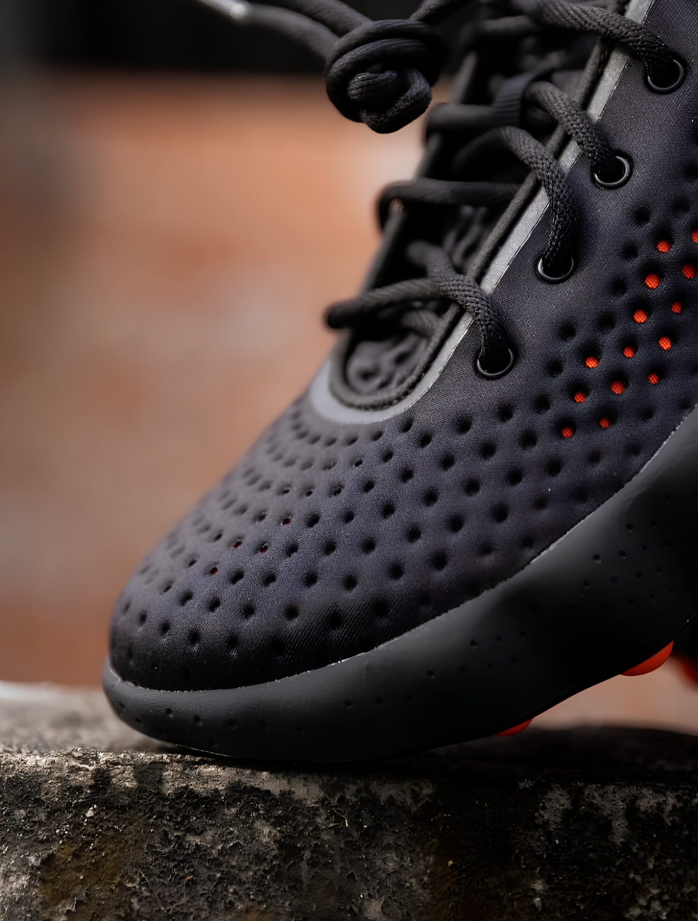 NIKE MIND 002 BLACK HYPER CRIMSON