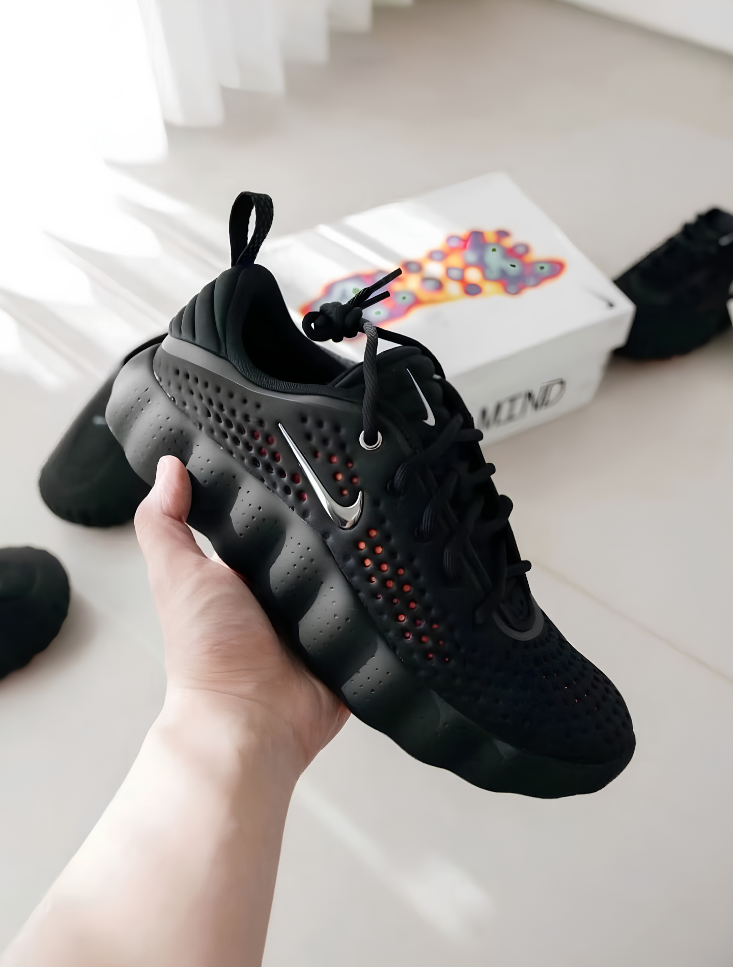 NIKE MIND 002 BLACK HYPER CRIMSON