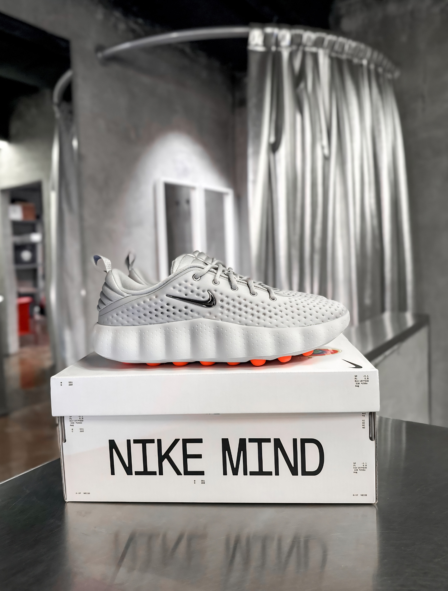 NIKE MIND 002 LIGHT SMOKE GREY