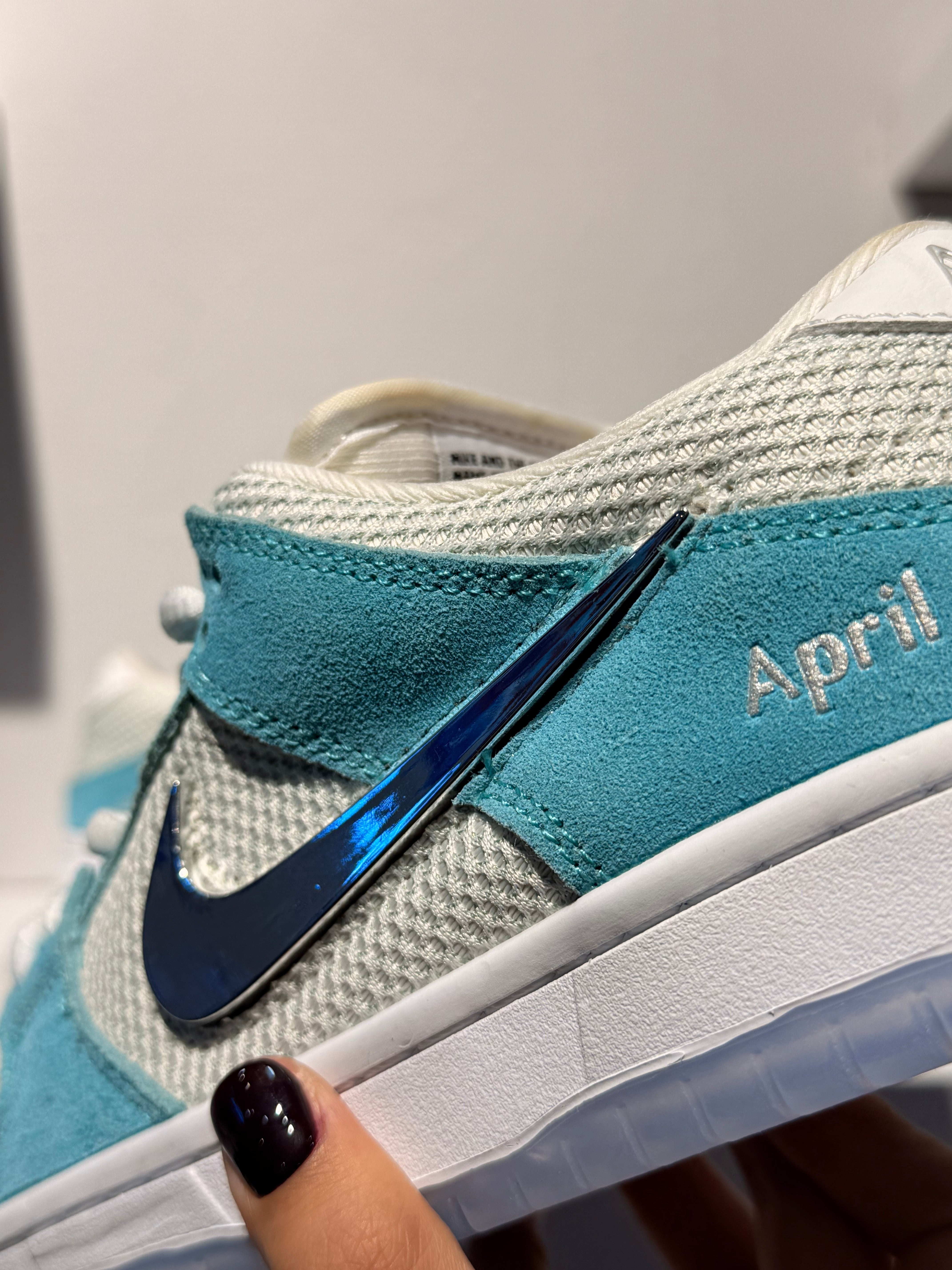 NIKE SB DUNK LOW APRIL SKATEBOARDS
