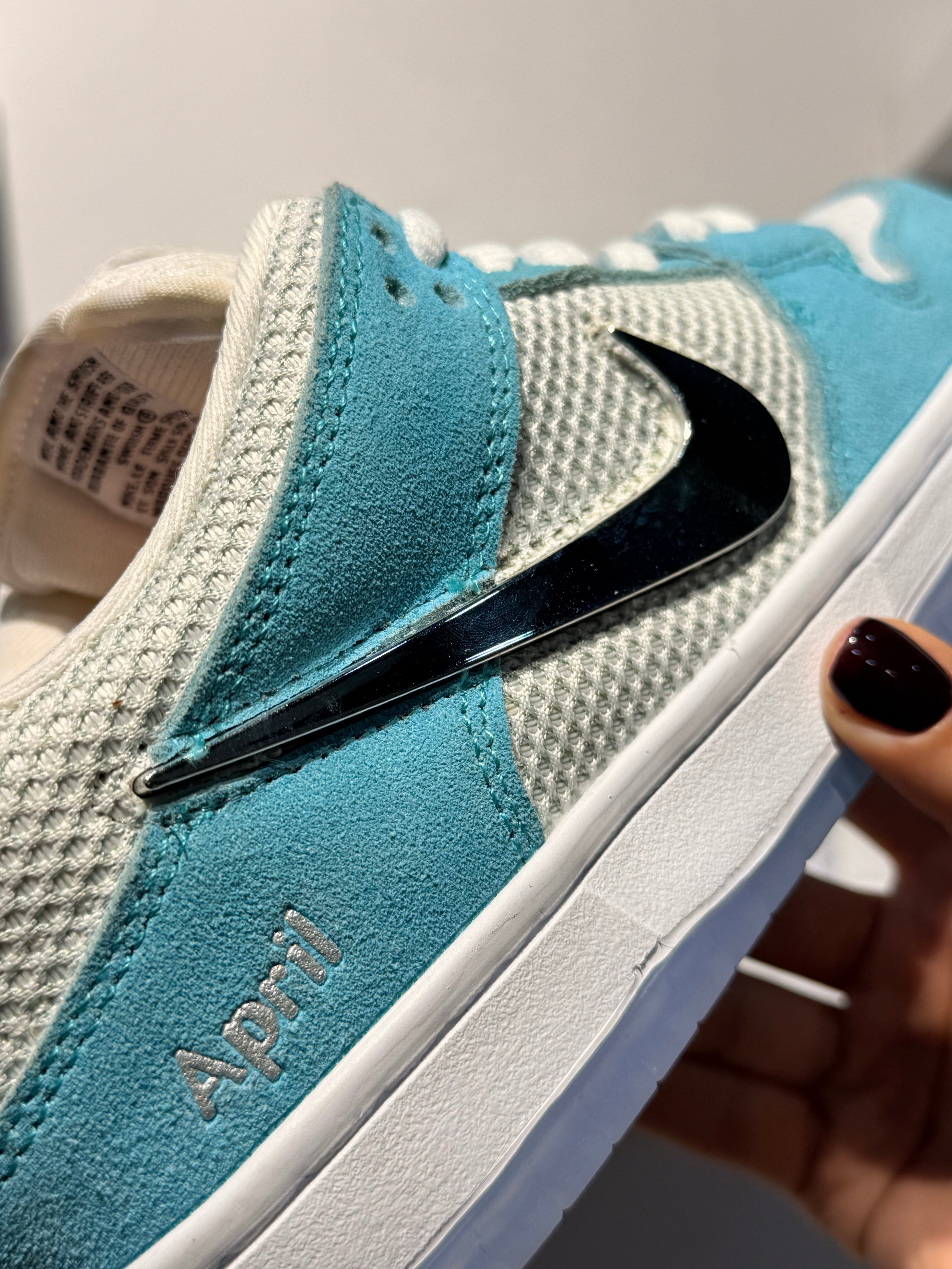 NIKE SB DUNK LOW APRIL SKATEBOARDS