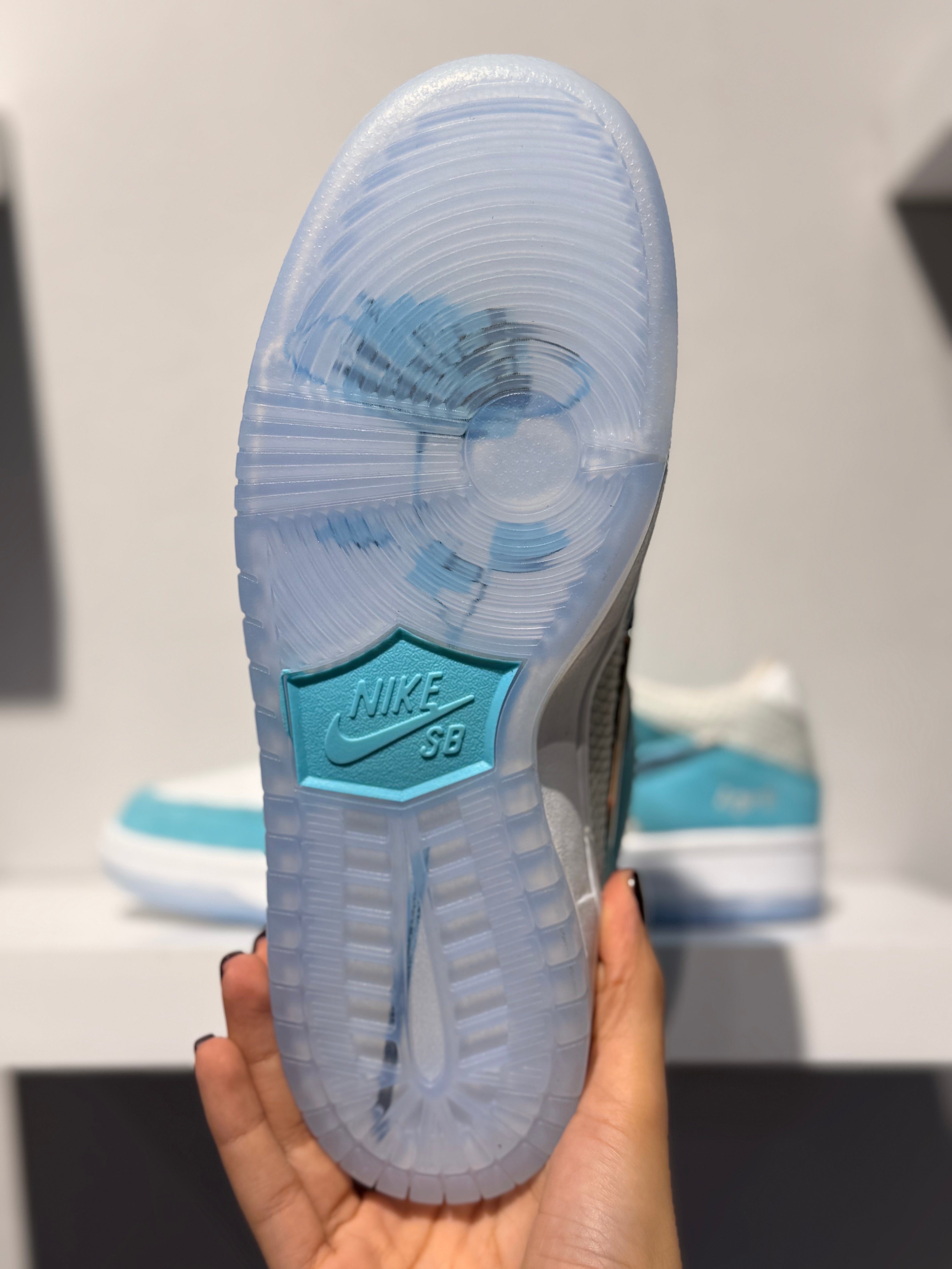 NIKE SB DUNK LOW APRIL SKATEBOARDS