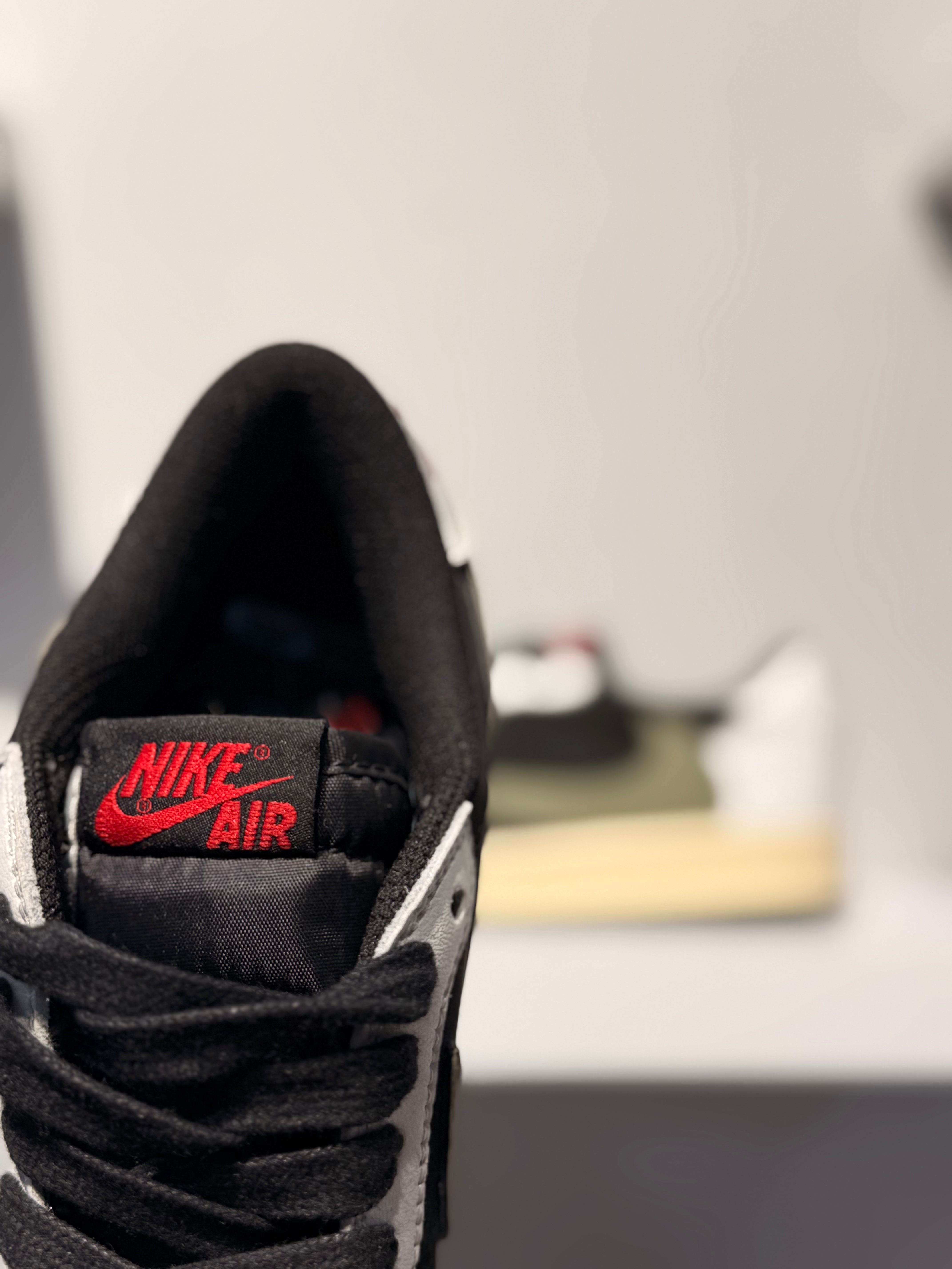 NIKE TRAVIS SCOTT X AIR JORDAN 1 LOW OG WMNS OLIVE