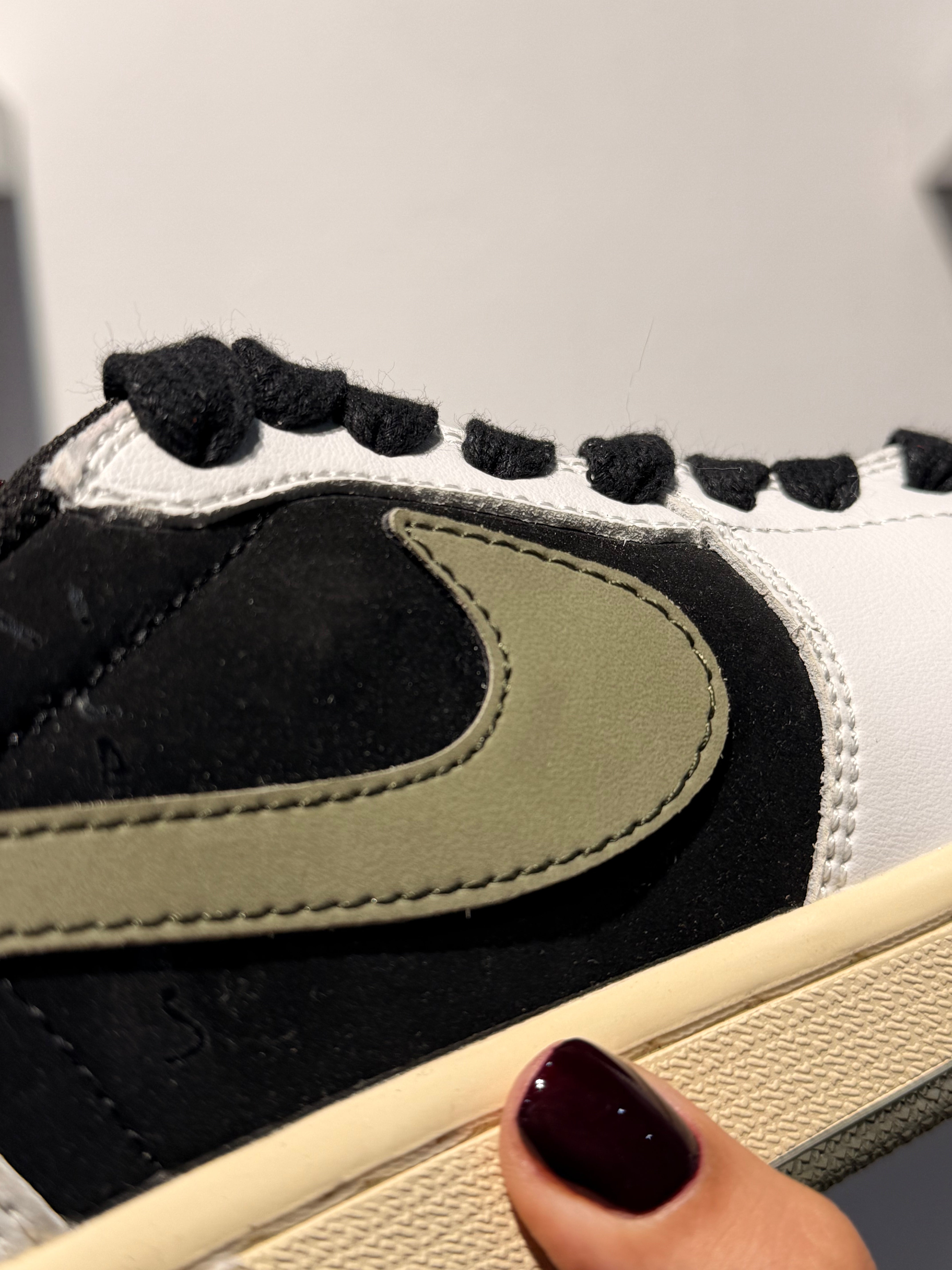 NIKE TRAVIS SCOTT X AIR JORDAN 1 LOW OG WMNS OLIVE