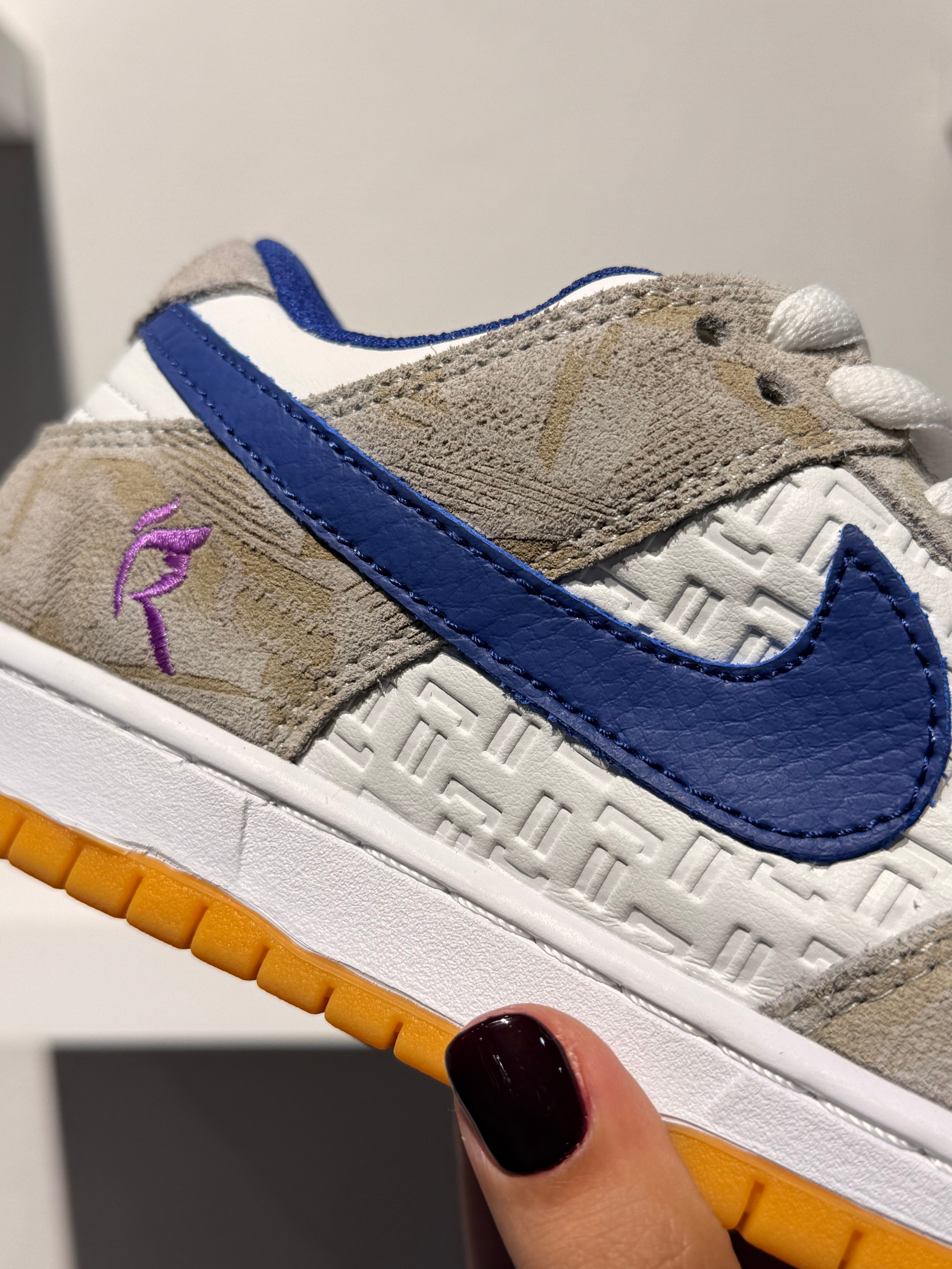 NIKE SB DUNK LOW X THE RAYSSA LEAL