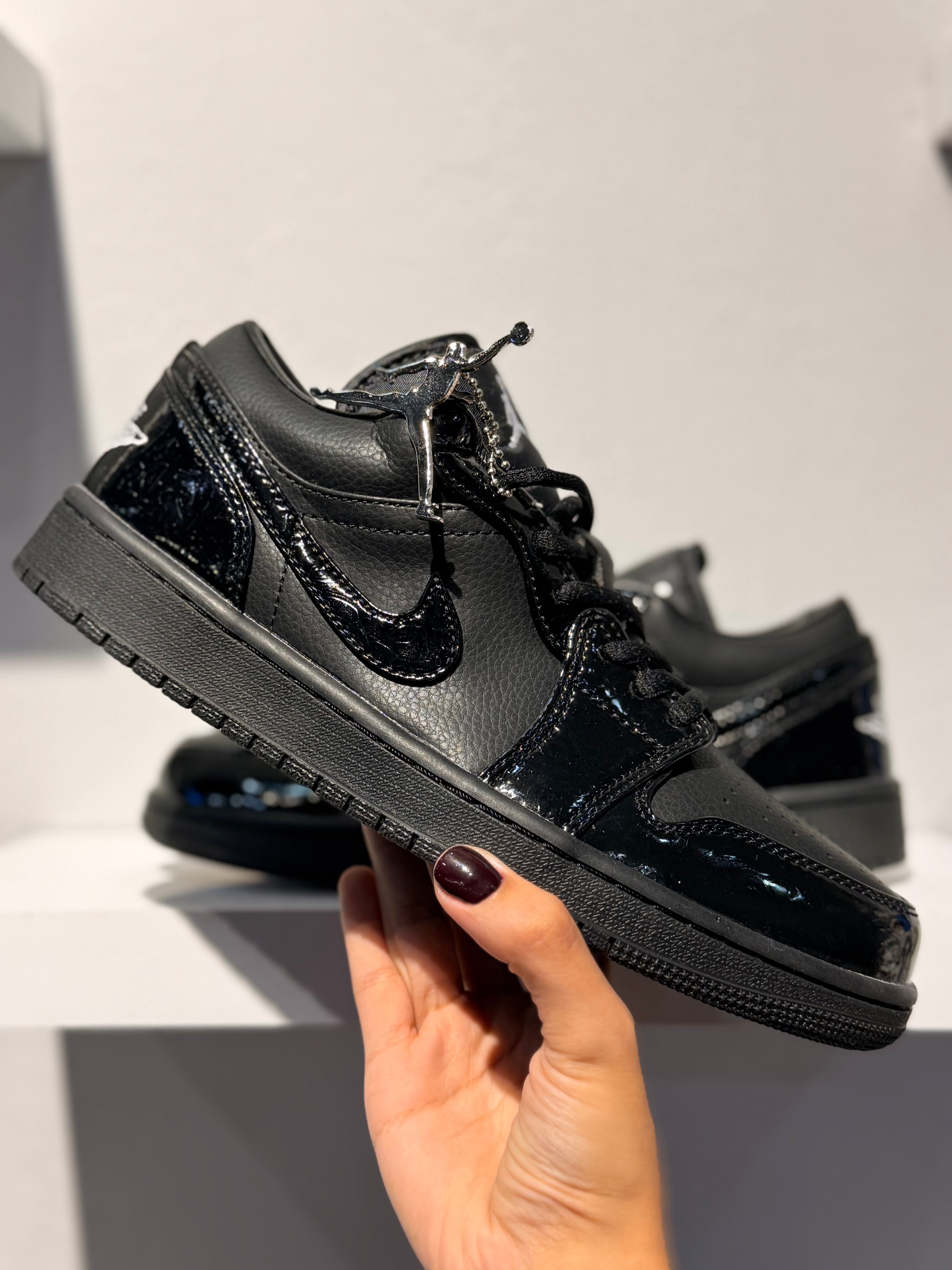 NIKE AIR JORDAN 1 LOW SE PATENT ELEPHANT BLACK