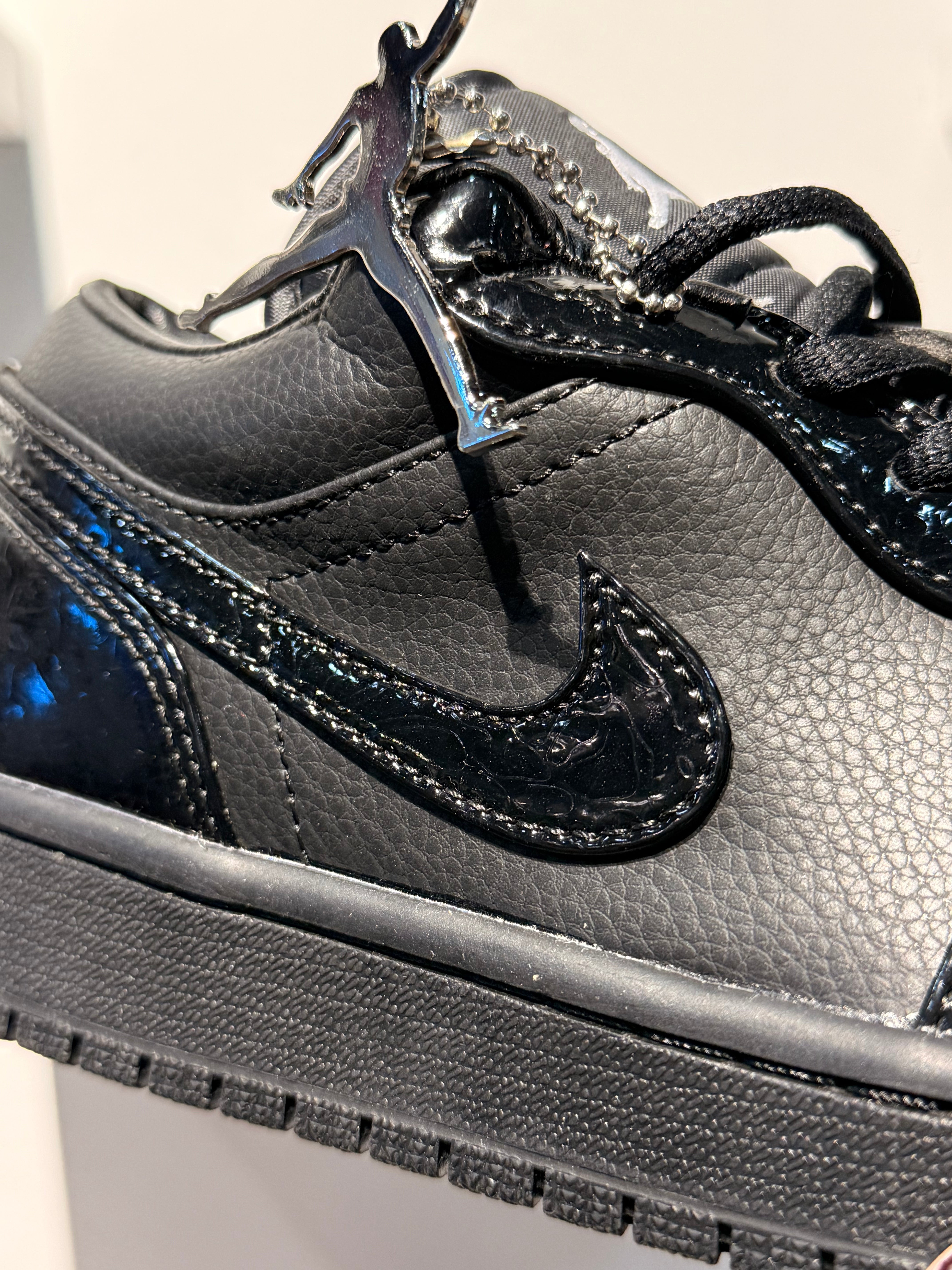 NIKE AIR JORDAN 1 LOW SE PATENT ELEPHANT BLACK