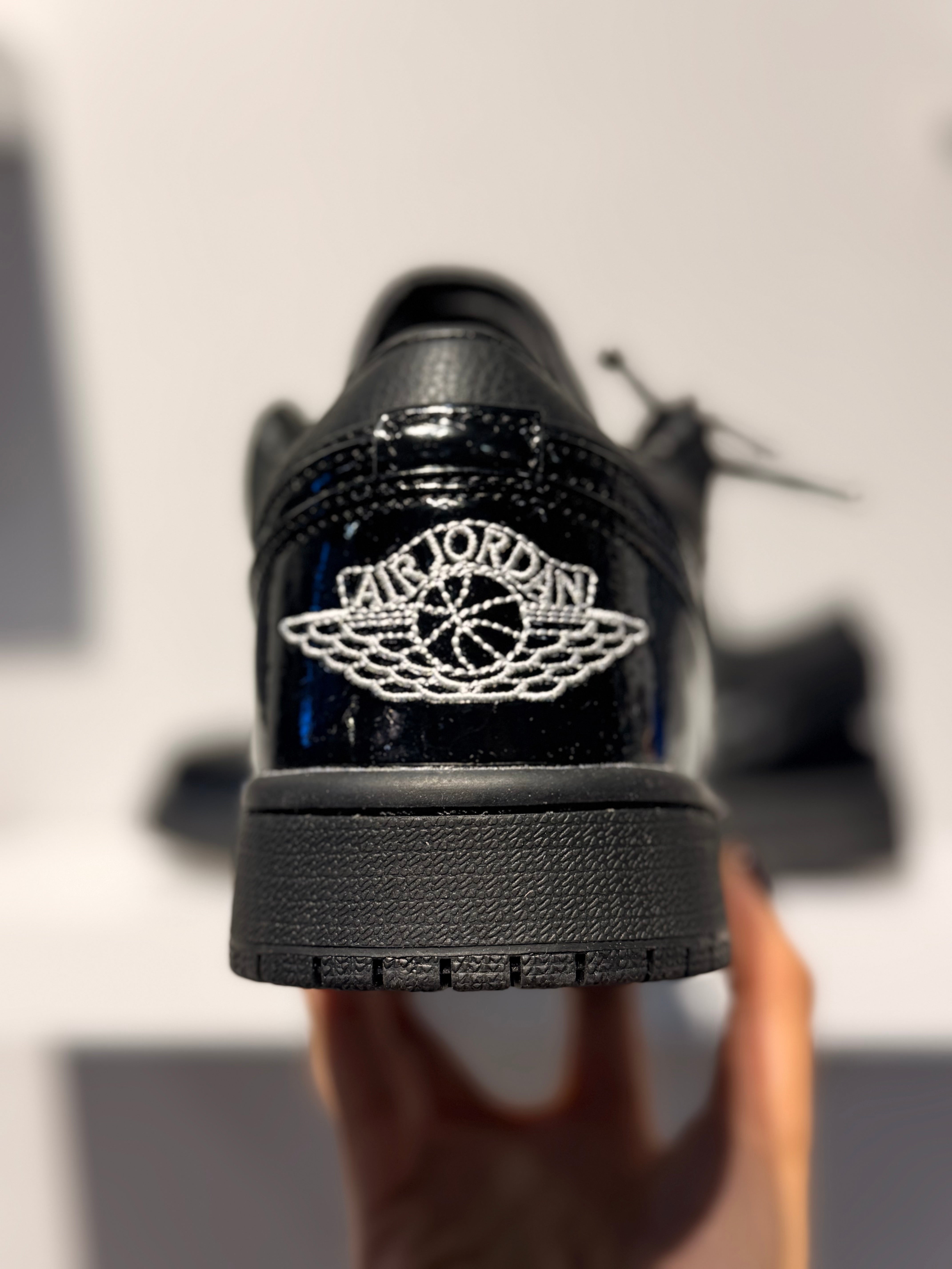 NIKE AIR JORDAN 1 LOW SE PATENT ELEPHANT BLACK