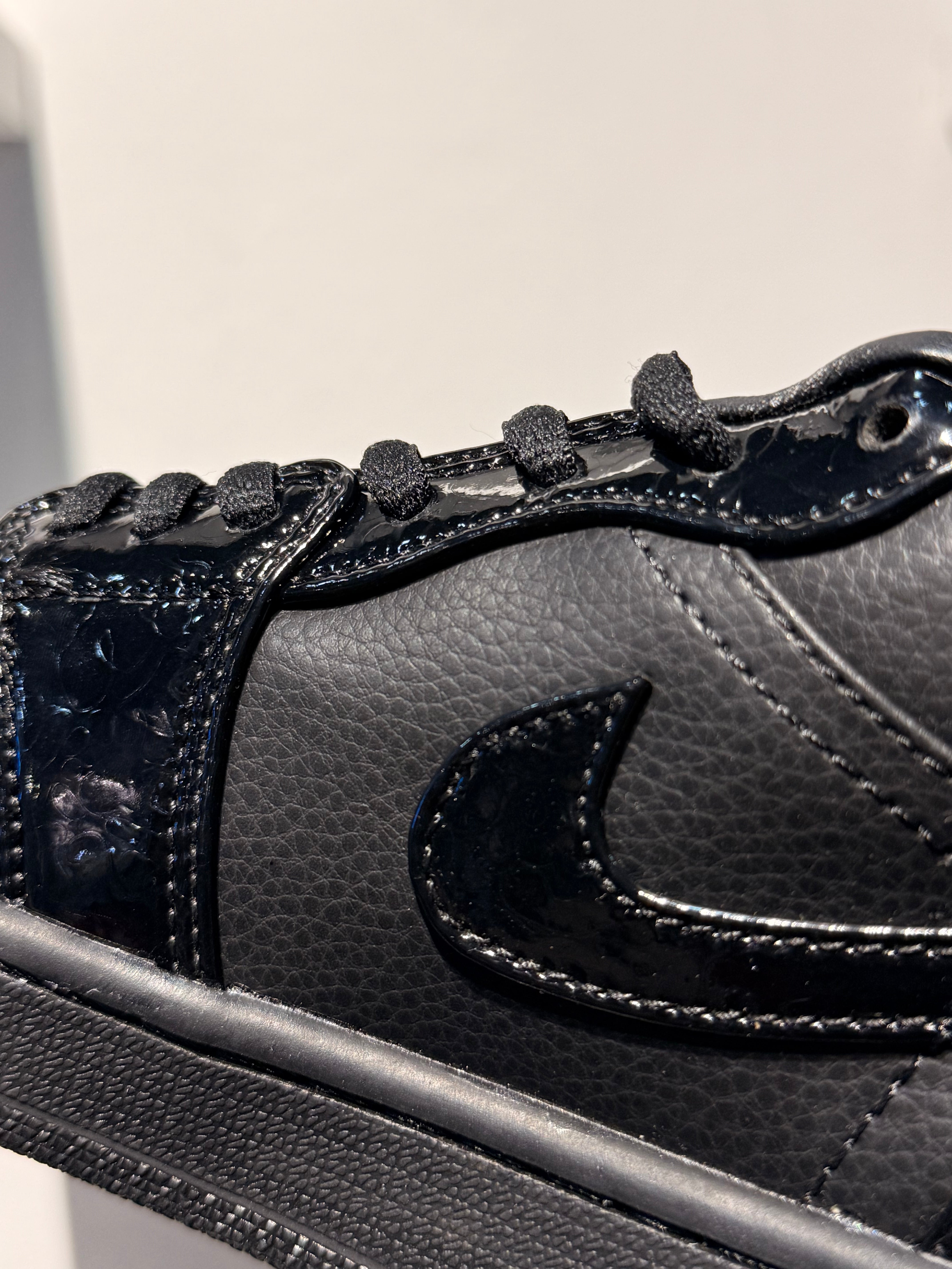 NIKE AIR JORDAN 1 LOW SE PATENT ELEPHANT BLACK
