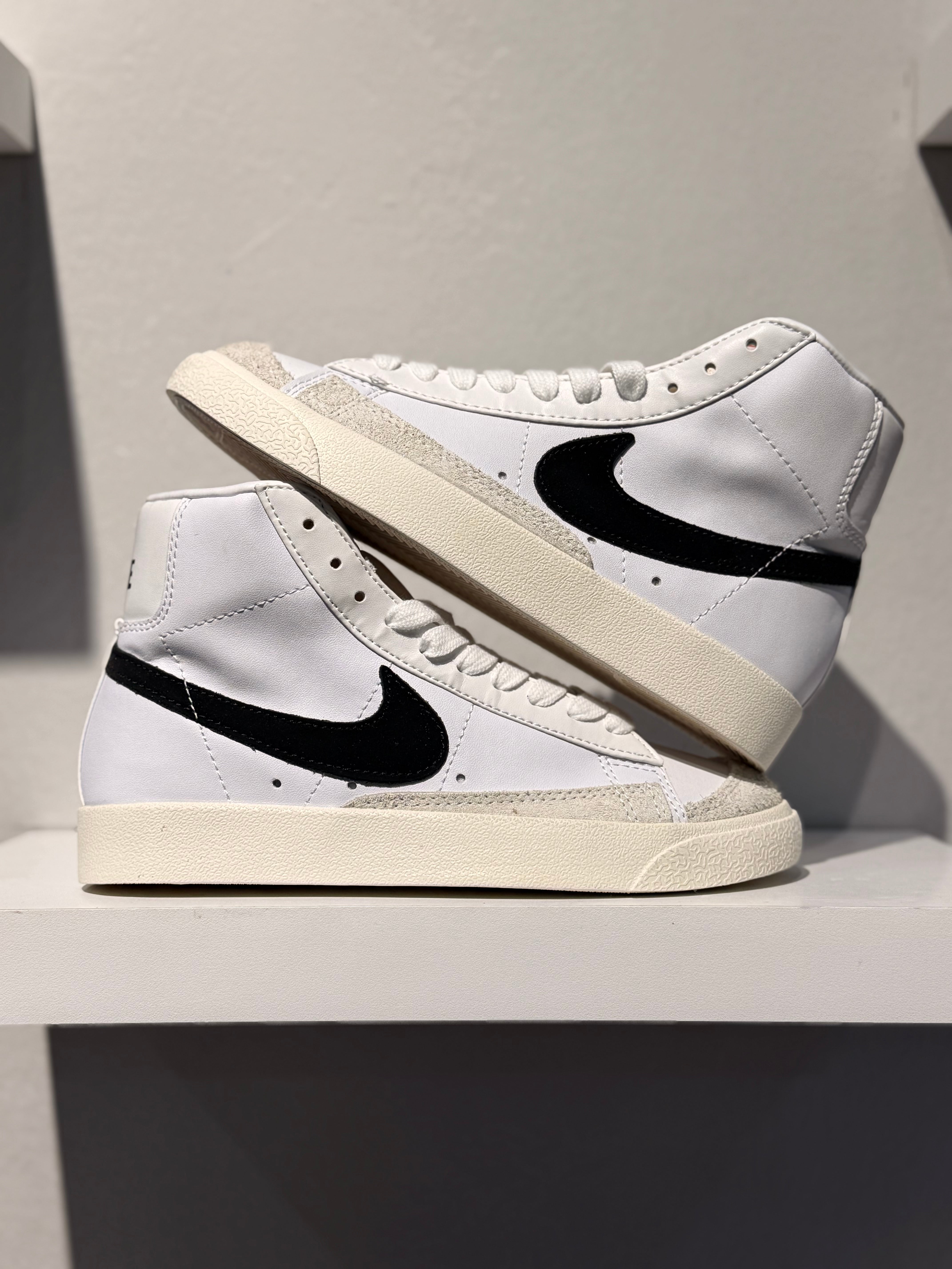 NIKE BLAZER MID