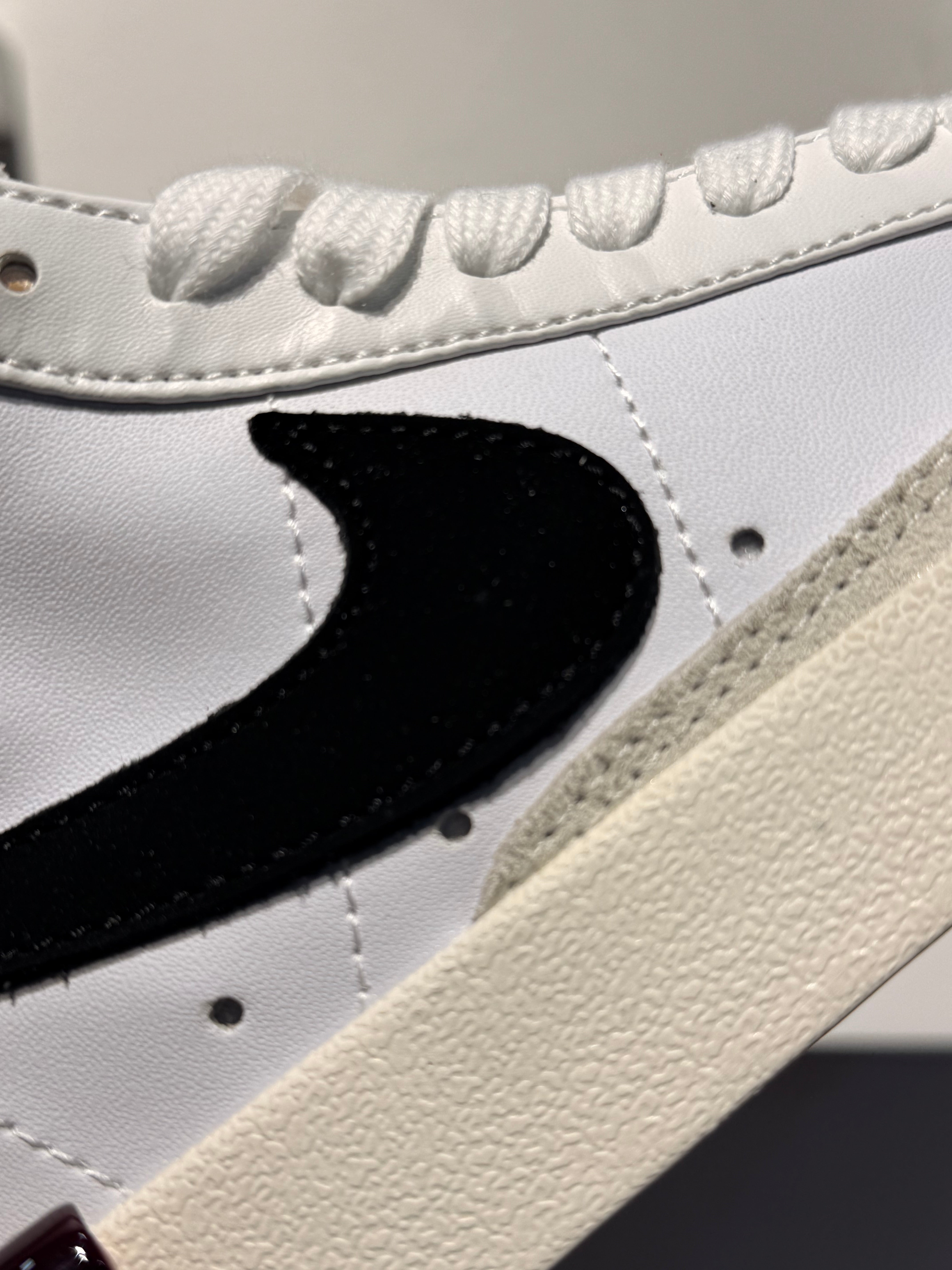 NIKE BLAZER MID