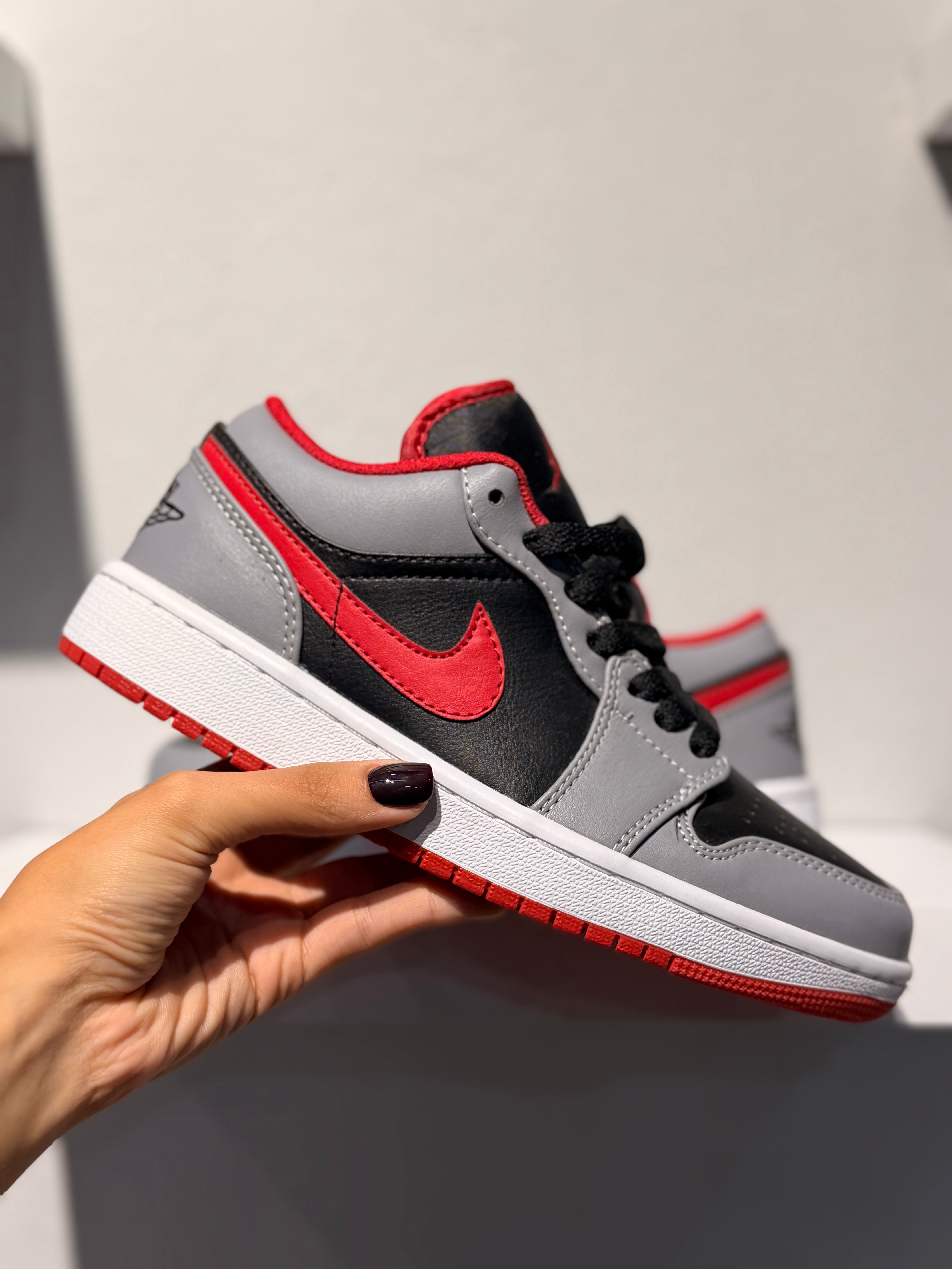 NIKE AIR JORDAN 1 CEMENT GREY WHITE FIRE RED