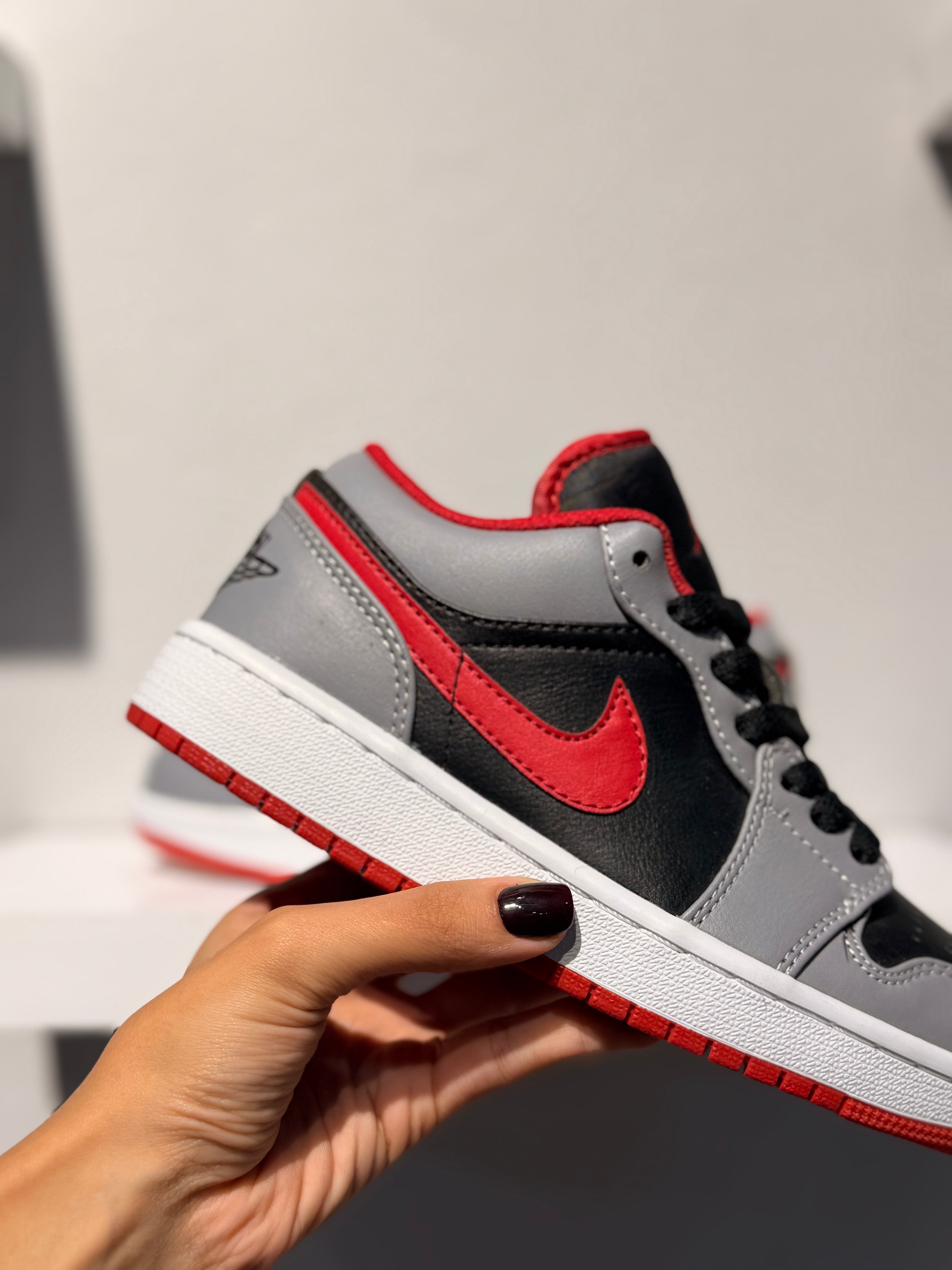 NIKE AIR JORDAN 1 CEMENT GREY WHITE FIRE RED