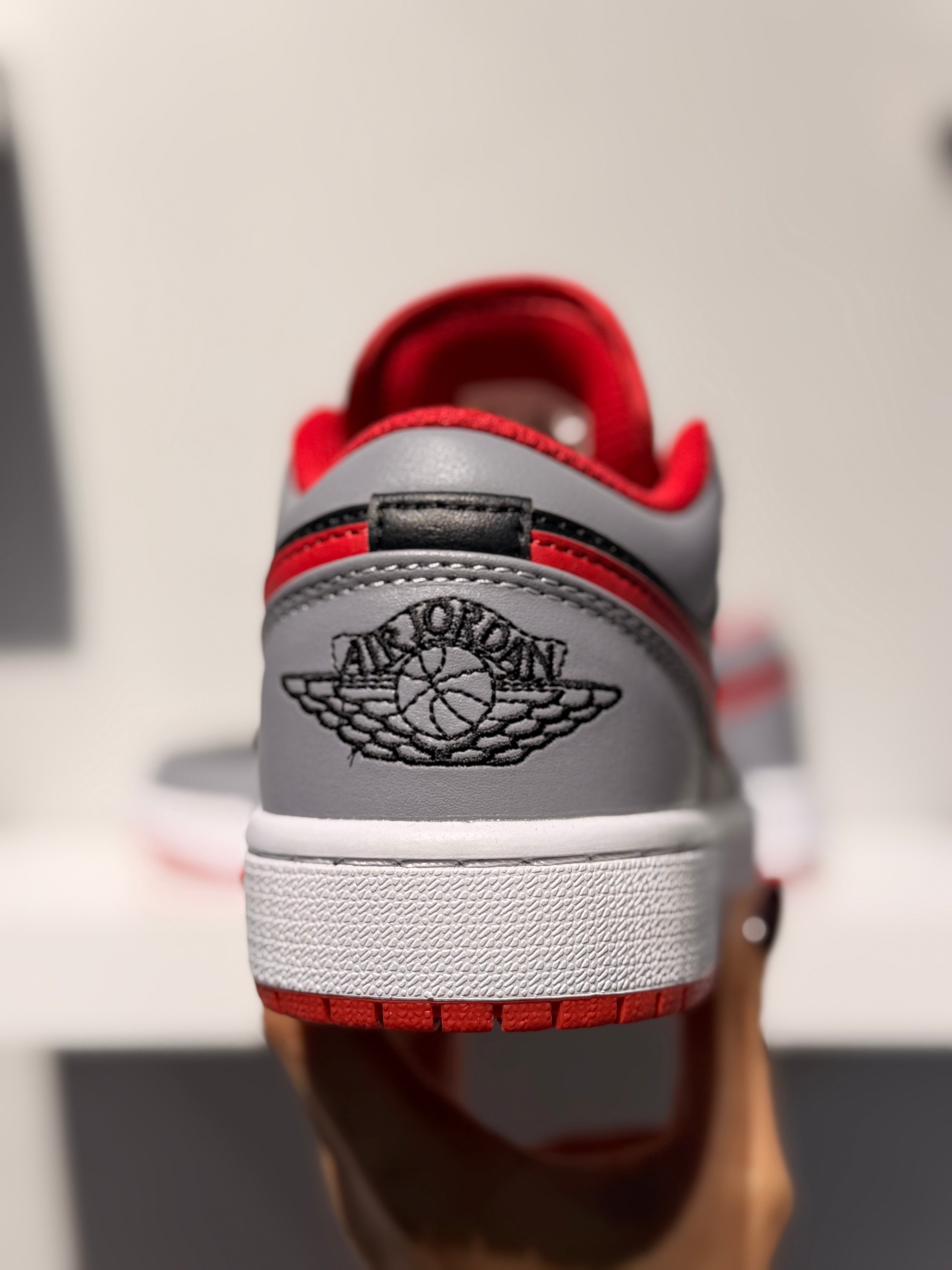 NIKE AIR JORDAN 1 CEMENT GREY WHITE FIRE RED