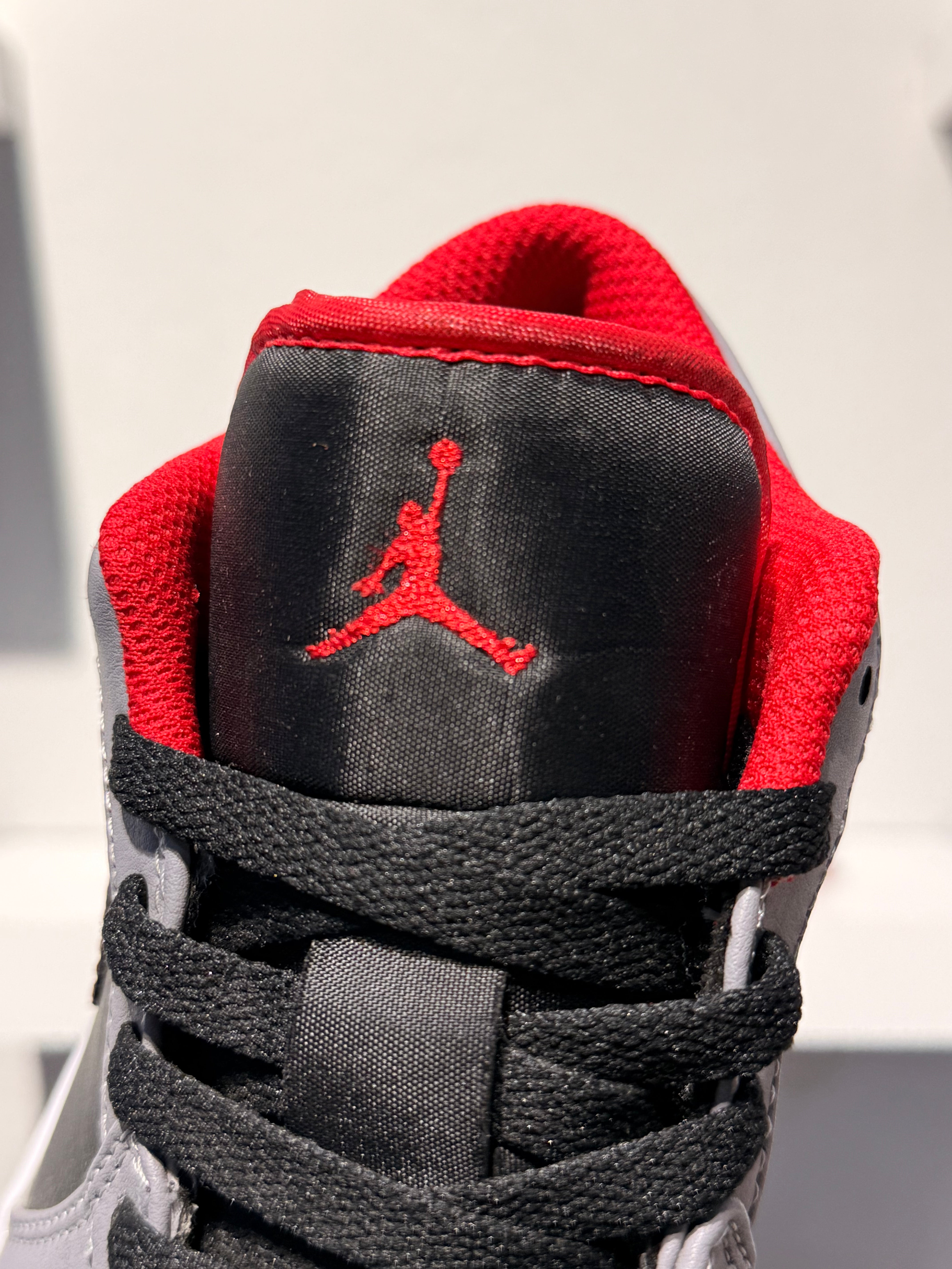 NIKE AIR JORDAN 1 CEMENT GREY WHITE FIRE RED