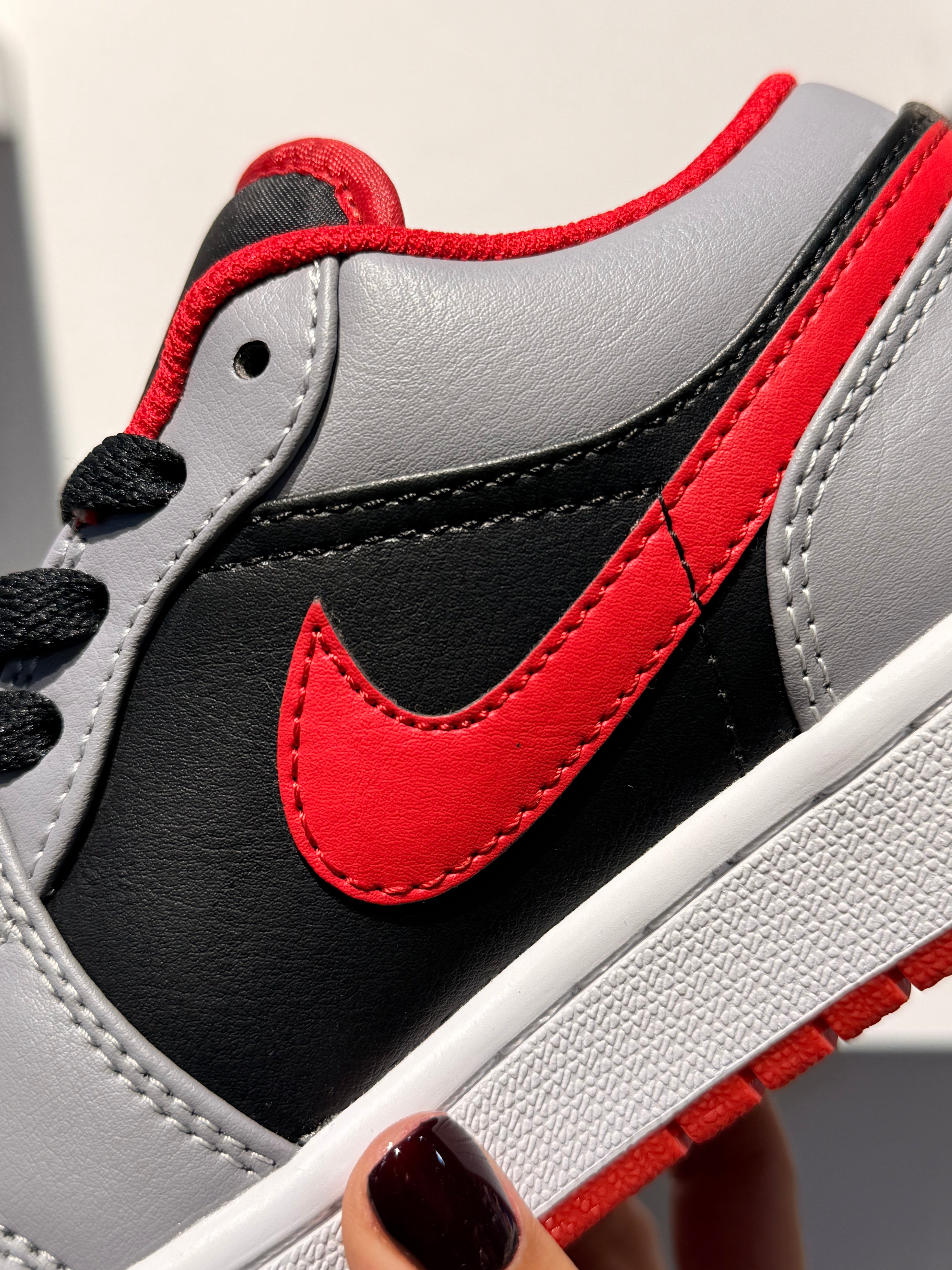 NIKE AIR JORDAN 1 CEMENT GREY WHITE FIRE RED