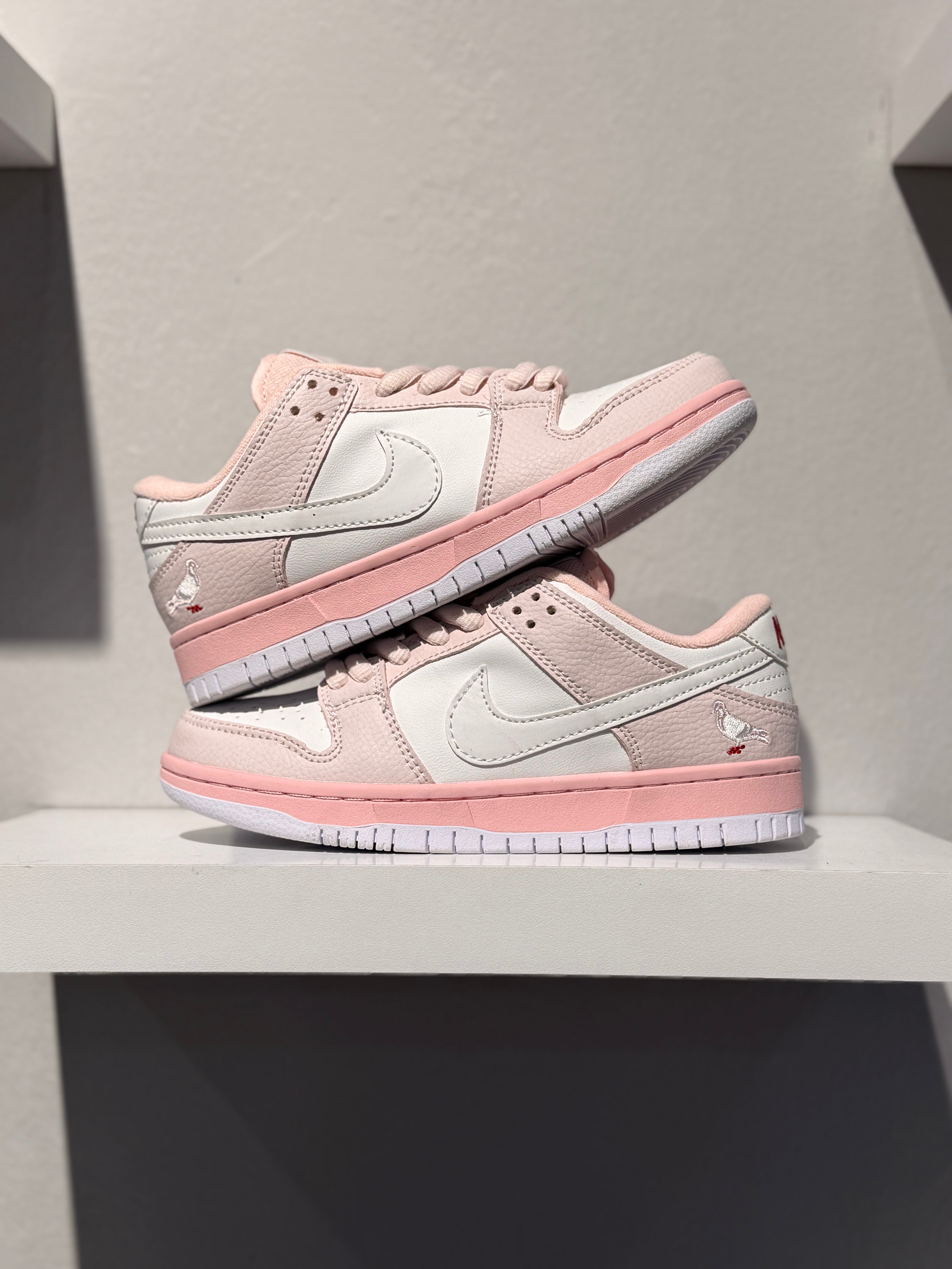 NIKE SB DUNK LOW PINK PIGEON