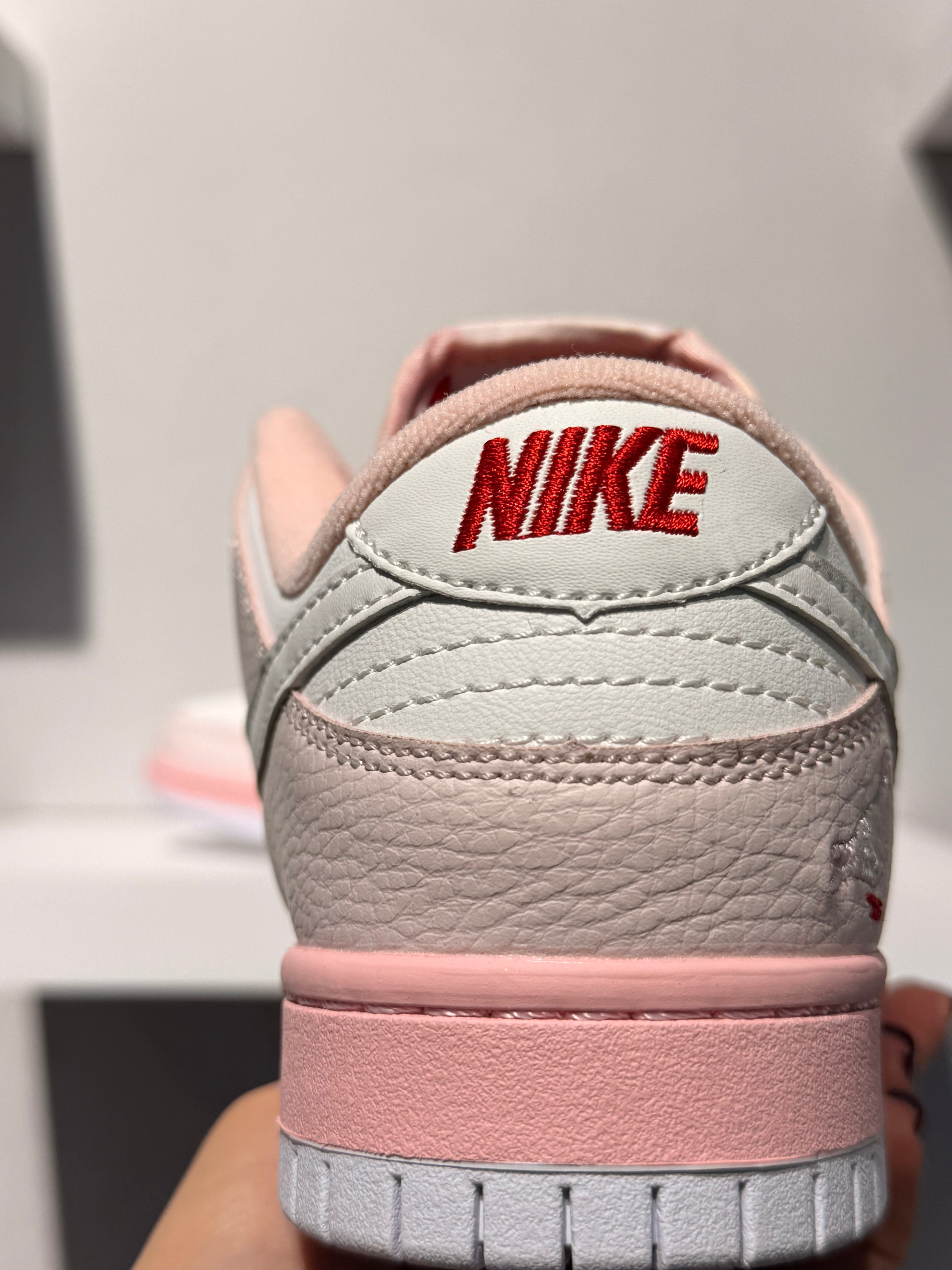 NIKE SB DUNK LOW PINK PIGEON