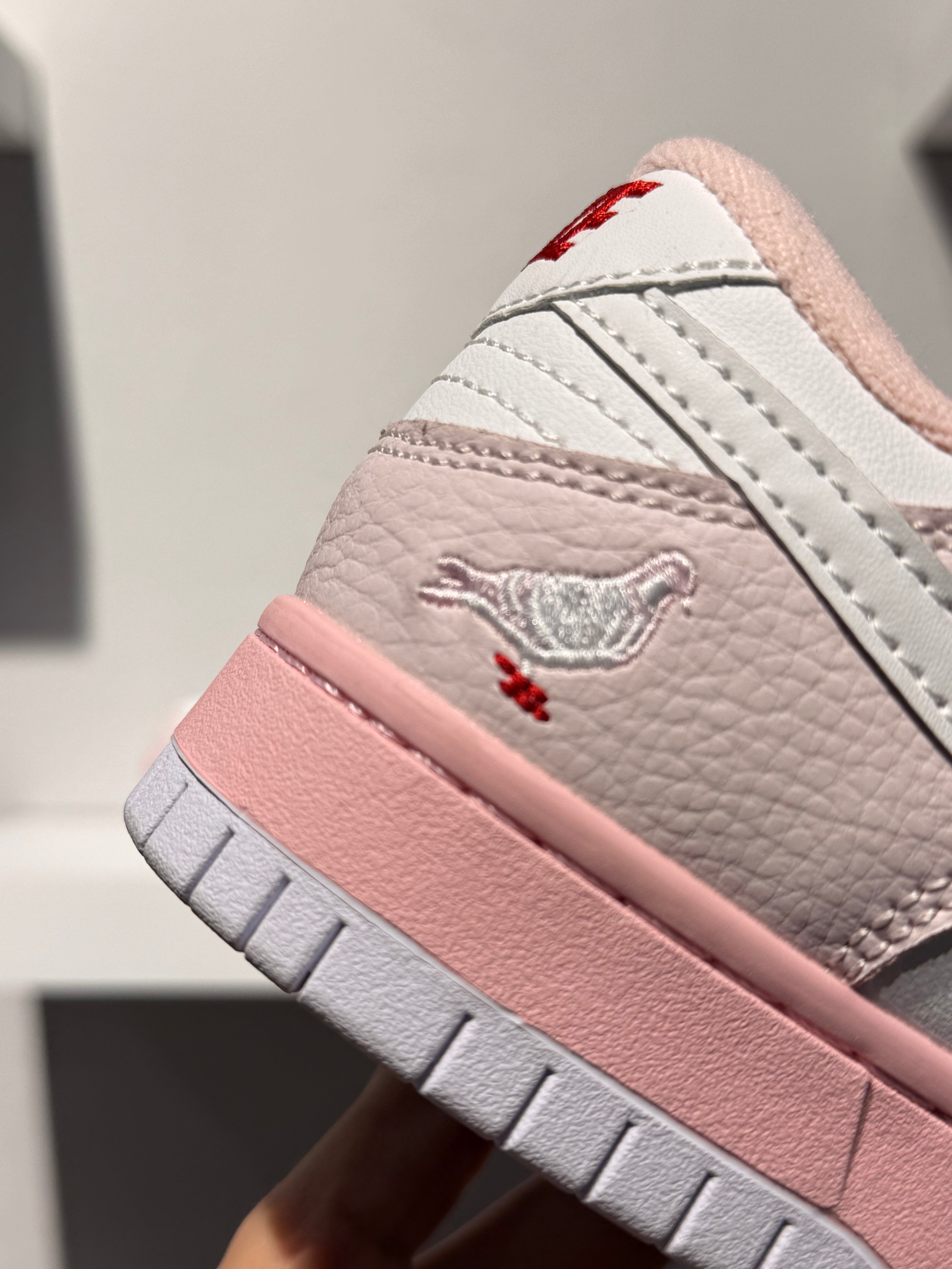 NIKE SB DUNK LOW PINK PIGEON