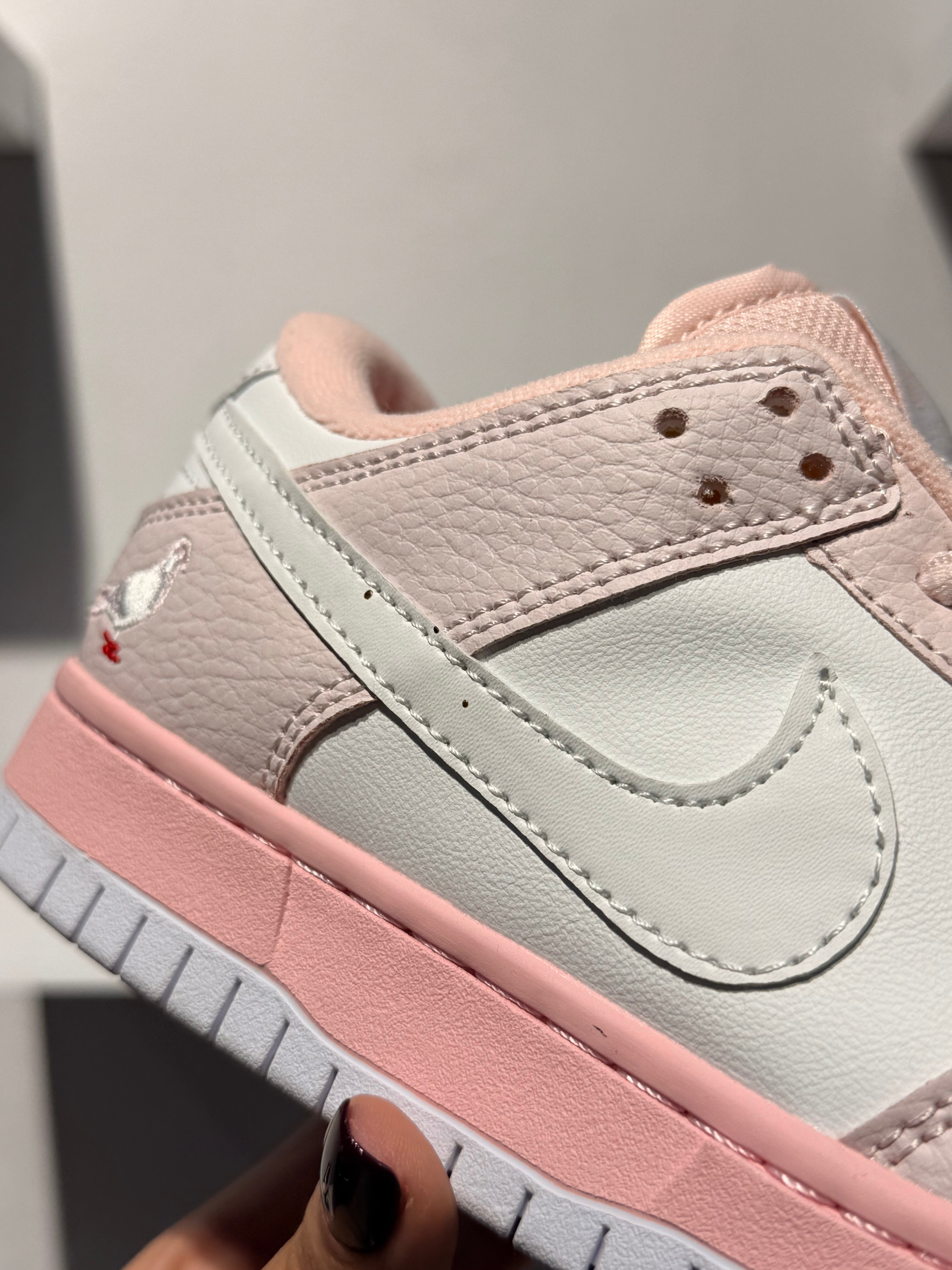 NIKE SB DUNK LOW PINK PIGEON