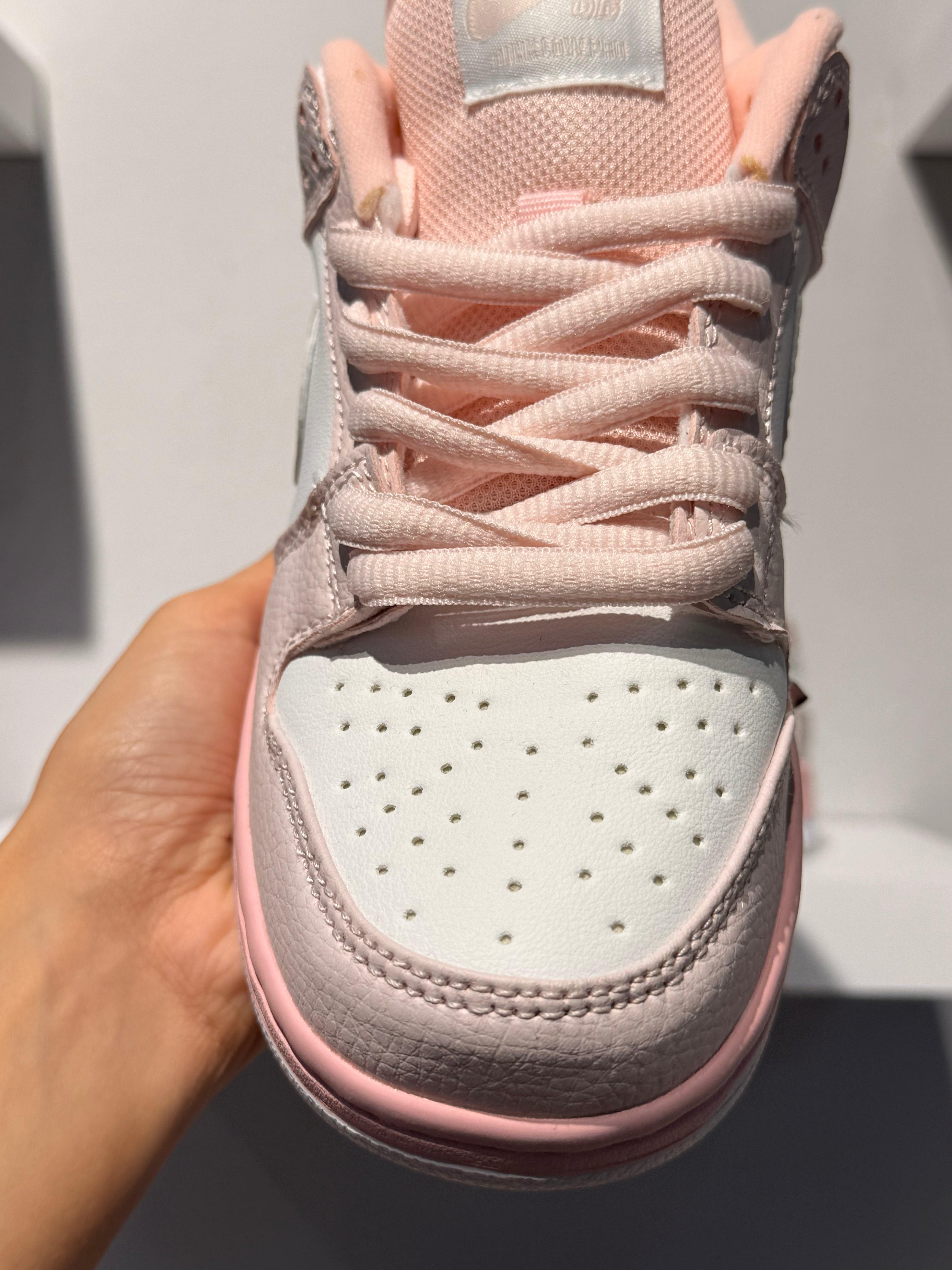 NIKE SB DUNK LOW PINK PIGEON