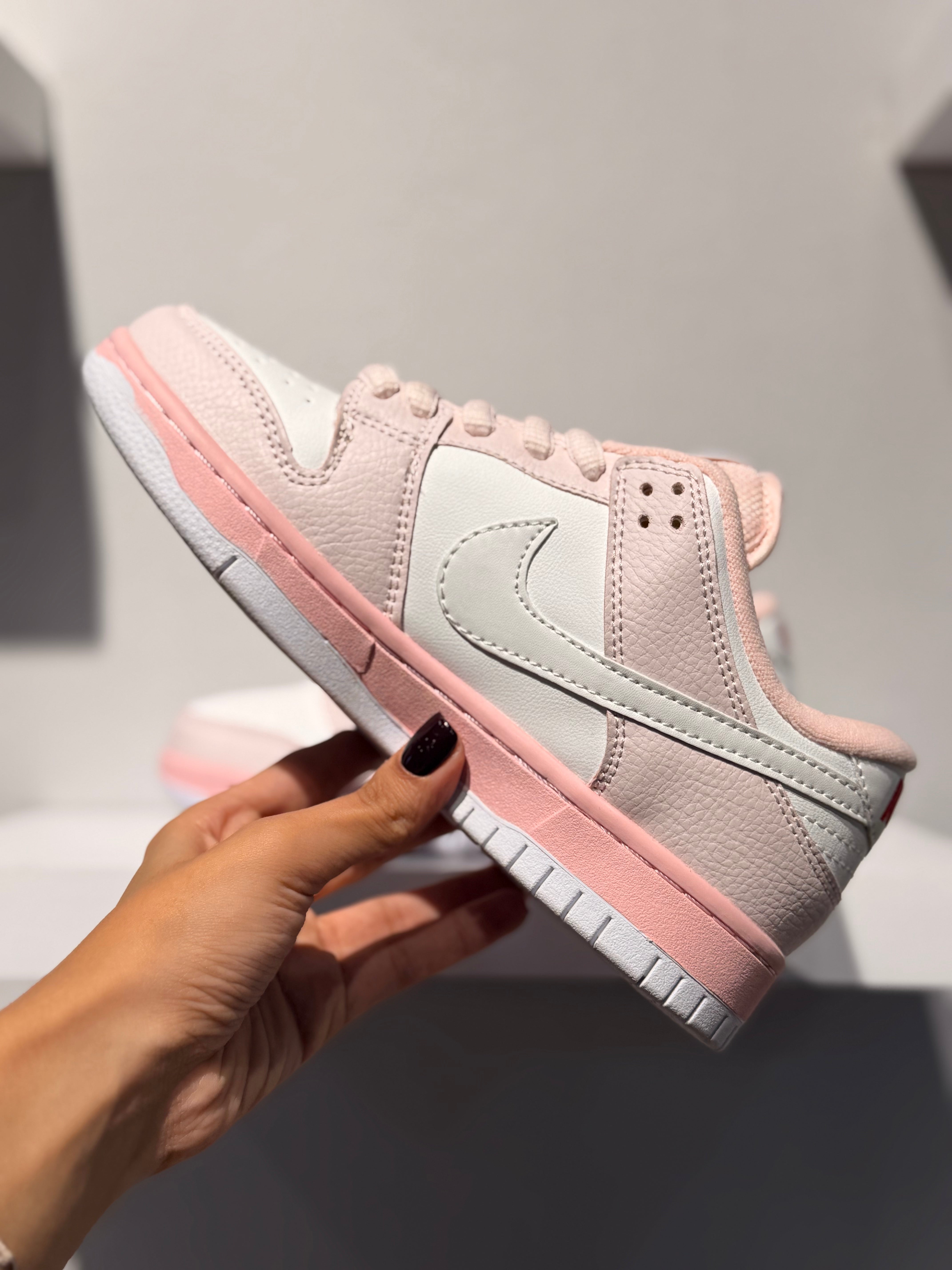 NIKE SB DUNK LOW PINK PIGEON