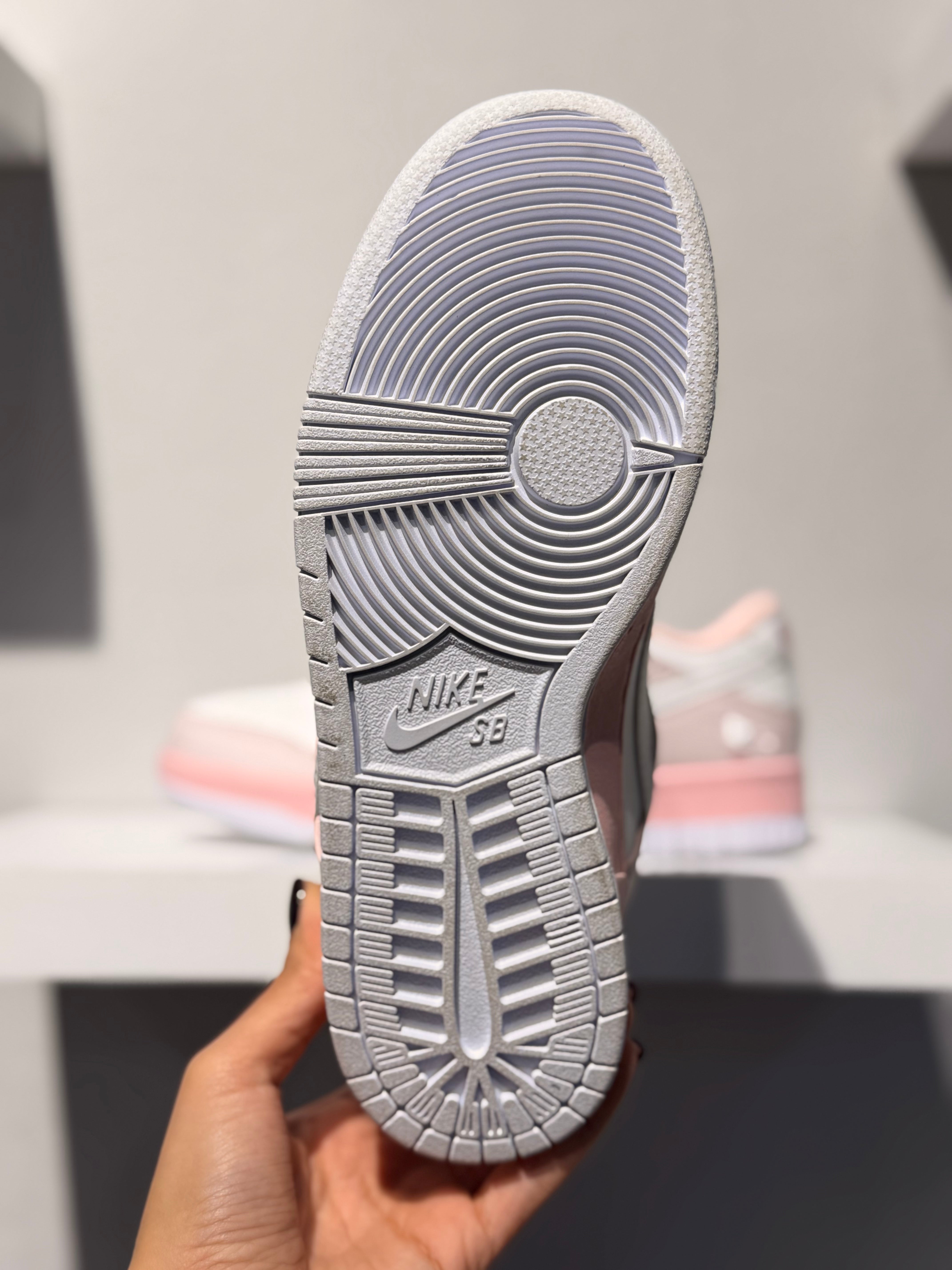 NIKE SB DUNK LOW PINK PIGEON