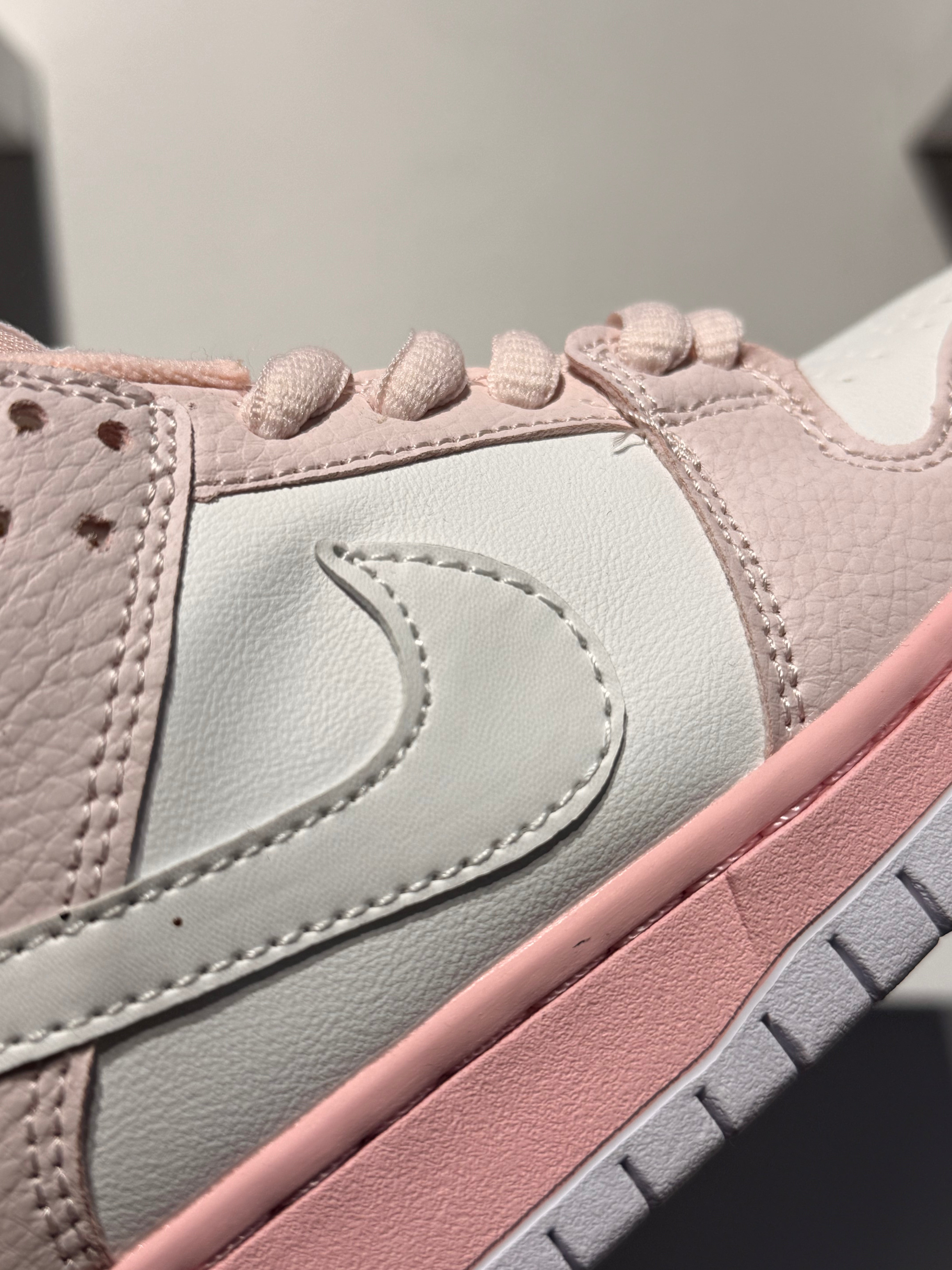 NIKE SB DUNK LOW PINK PIGEON