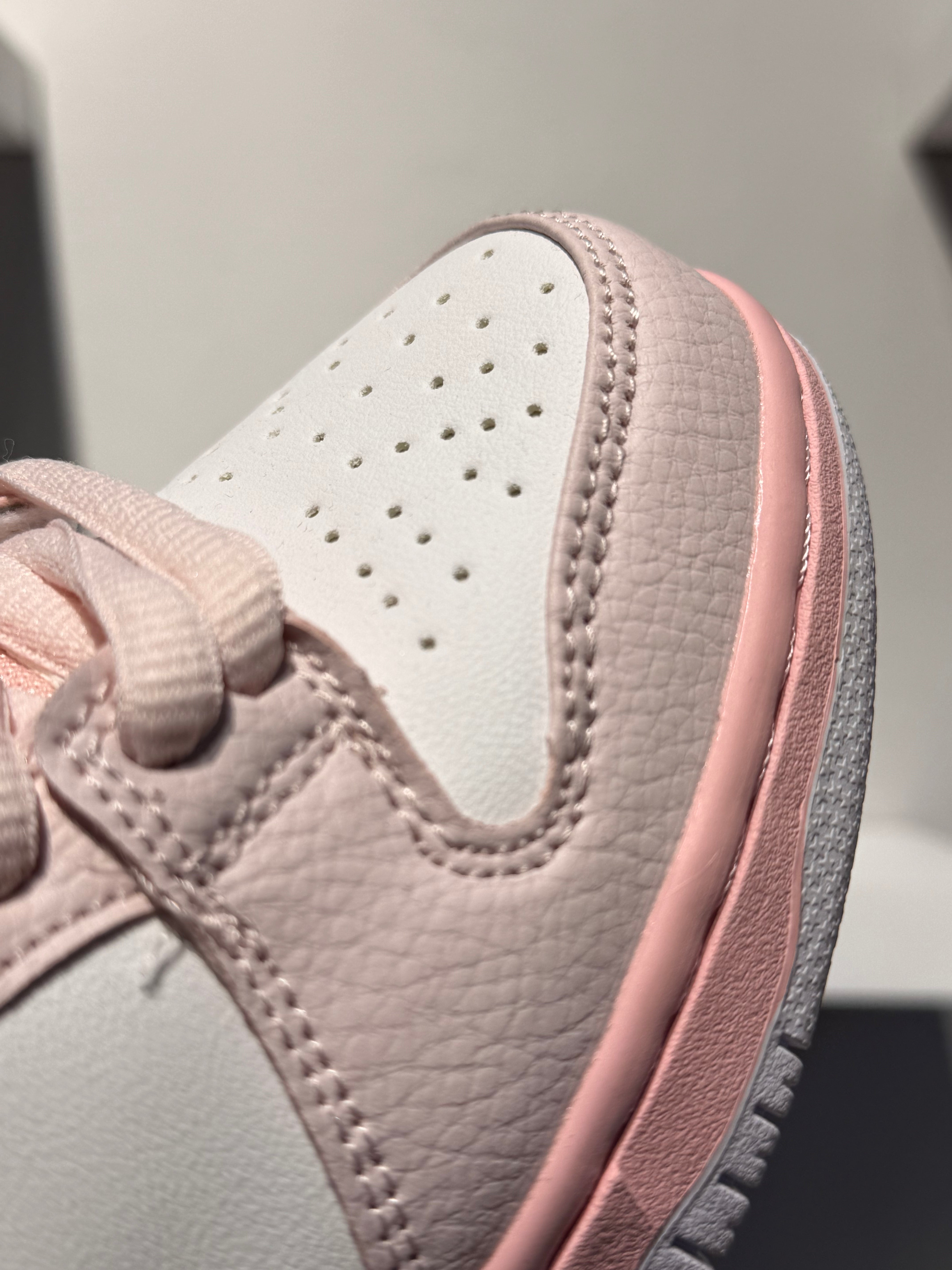 NIKE SB DUNK LOW PINK PIGEON