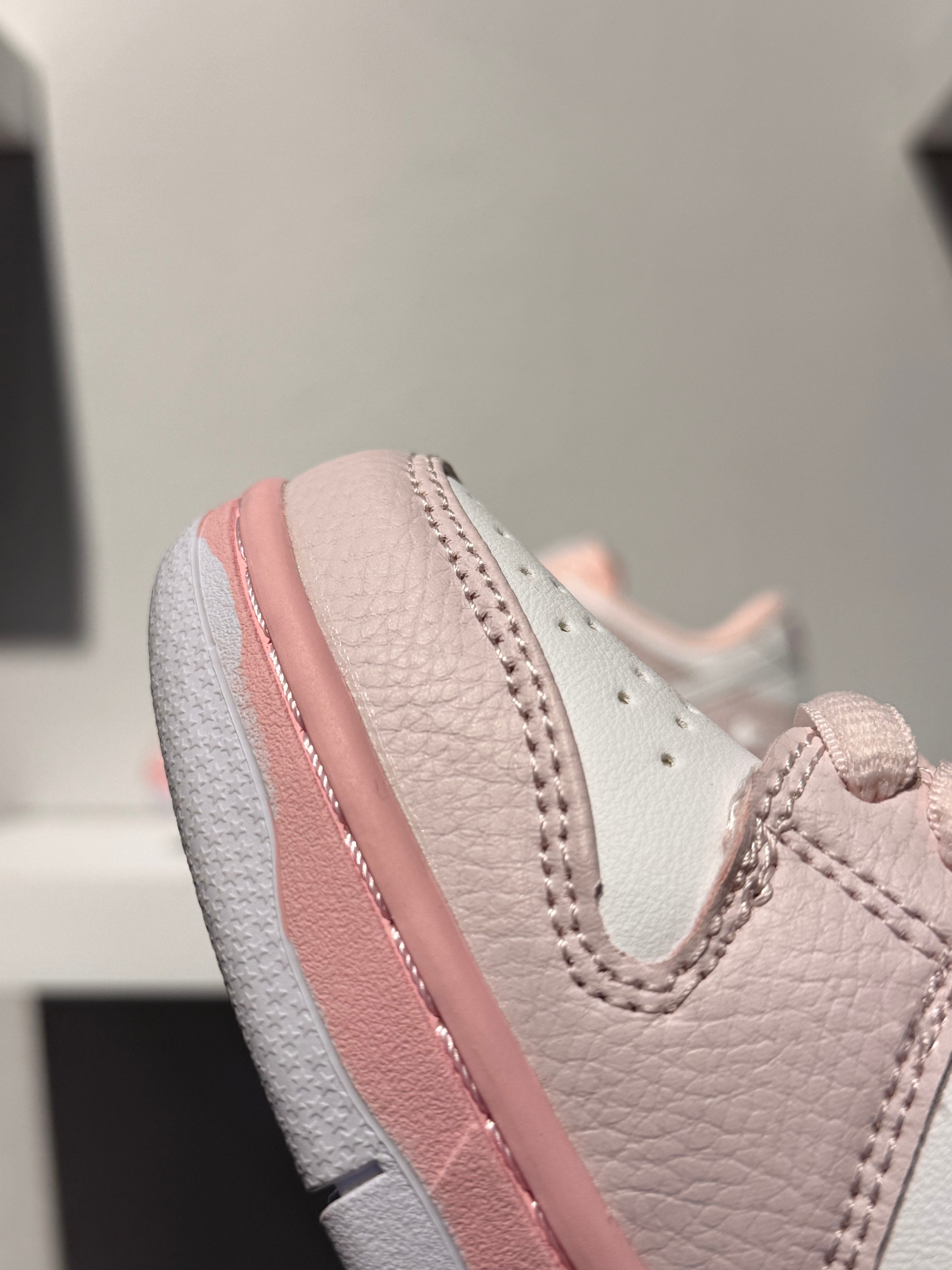 NIKE SB DUNK LOW PINK PIGEON